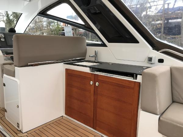 2012 Sealine SC35