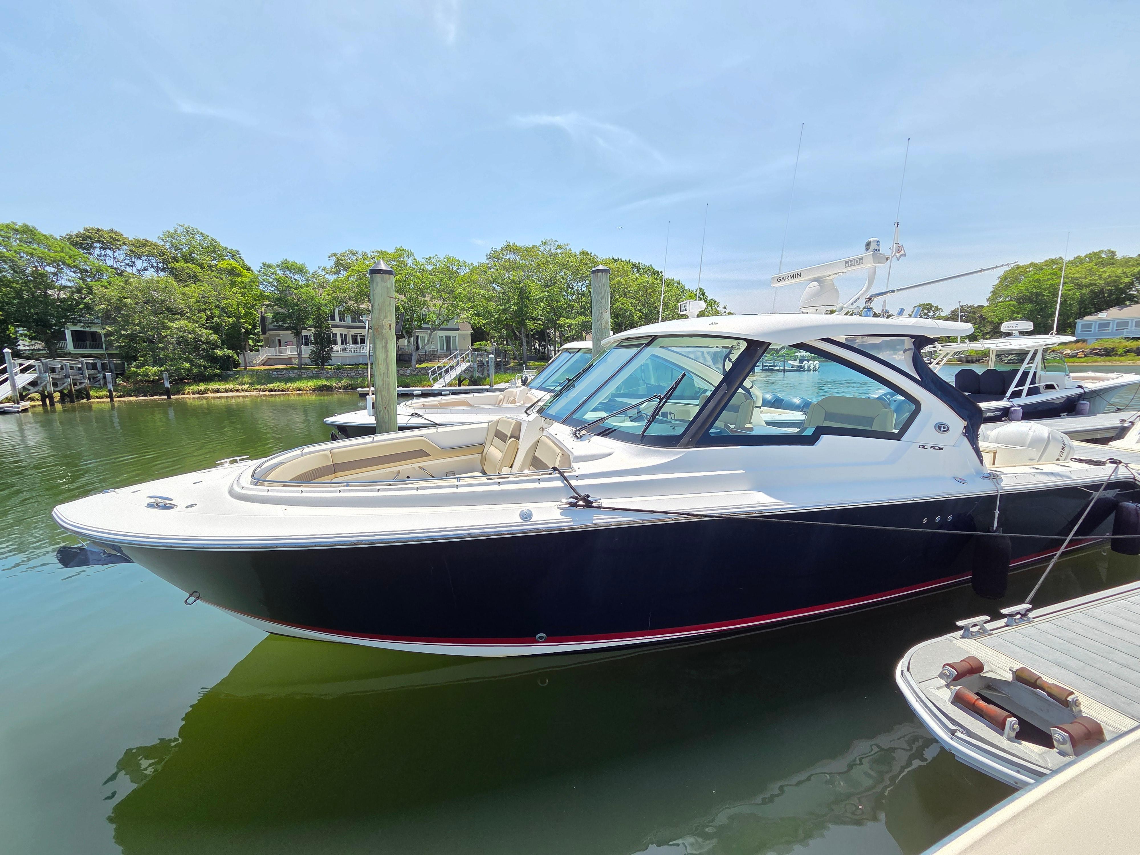 2020 Pursuit DC 326 Dual Console0