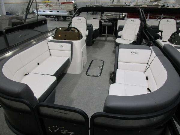 2021 Manitou boat for sale, model of the boat is RF 23 Aurora LE VP & Image # 8 of 37