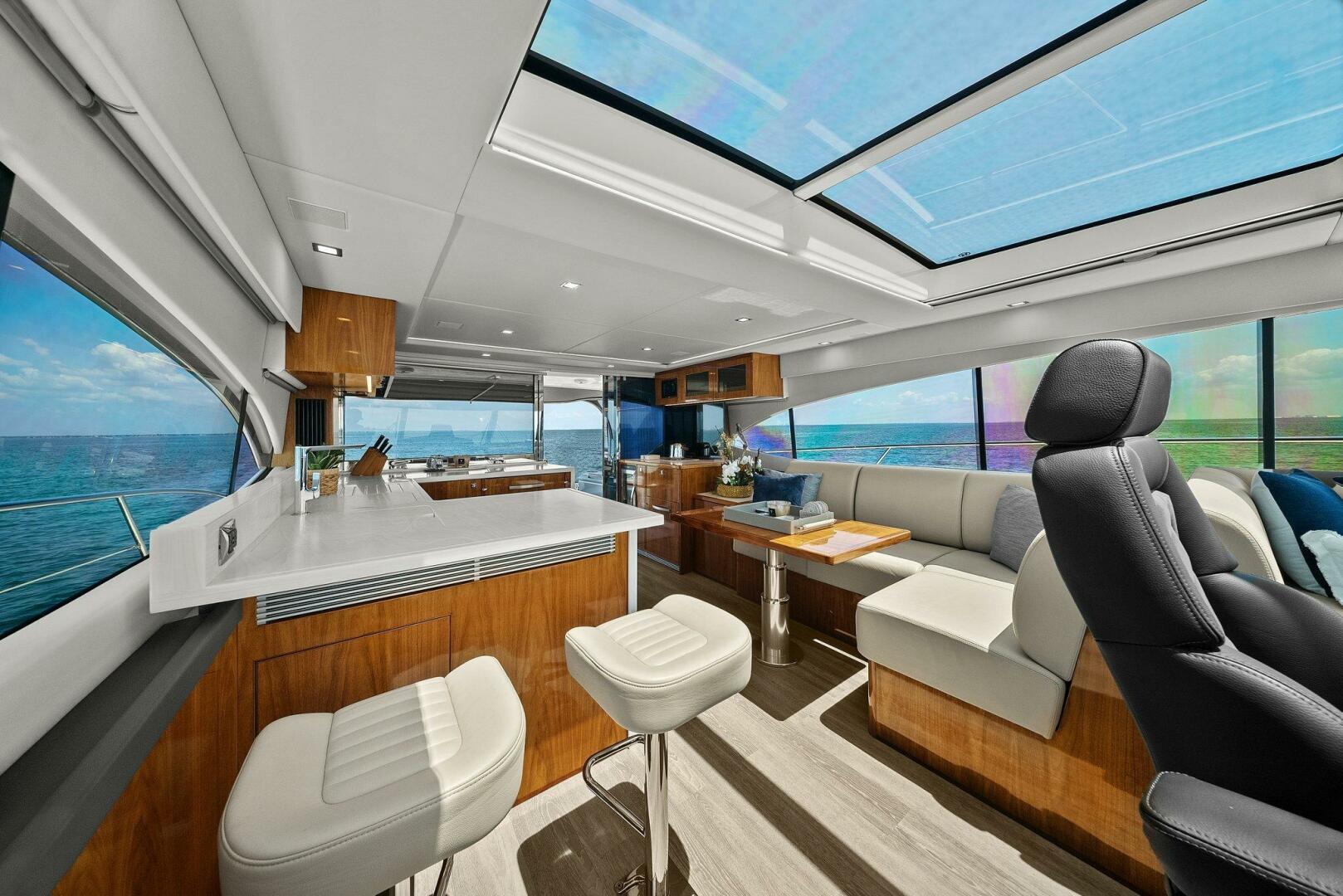 2021-riviera-5400-sport-yacht-power-9790683-20250521130700503-1_XLARGE