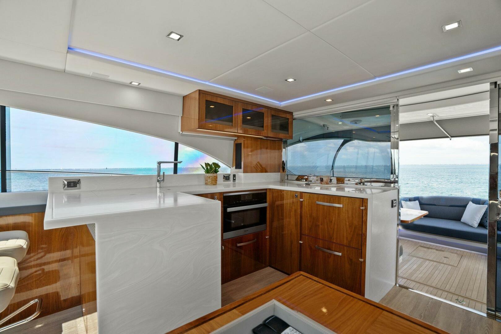 2021-riviera-5400-sport-yacht-power-9790683-20250521130702516-1_XLARGE