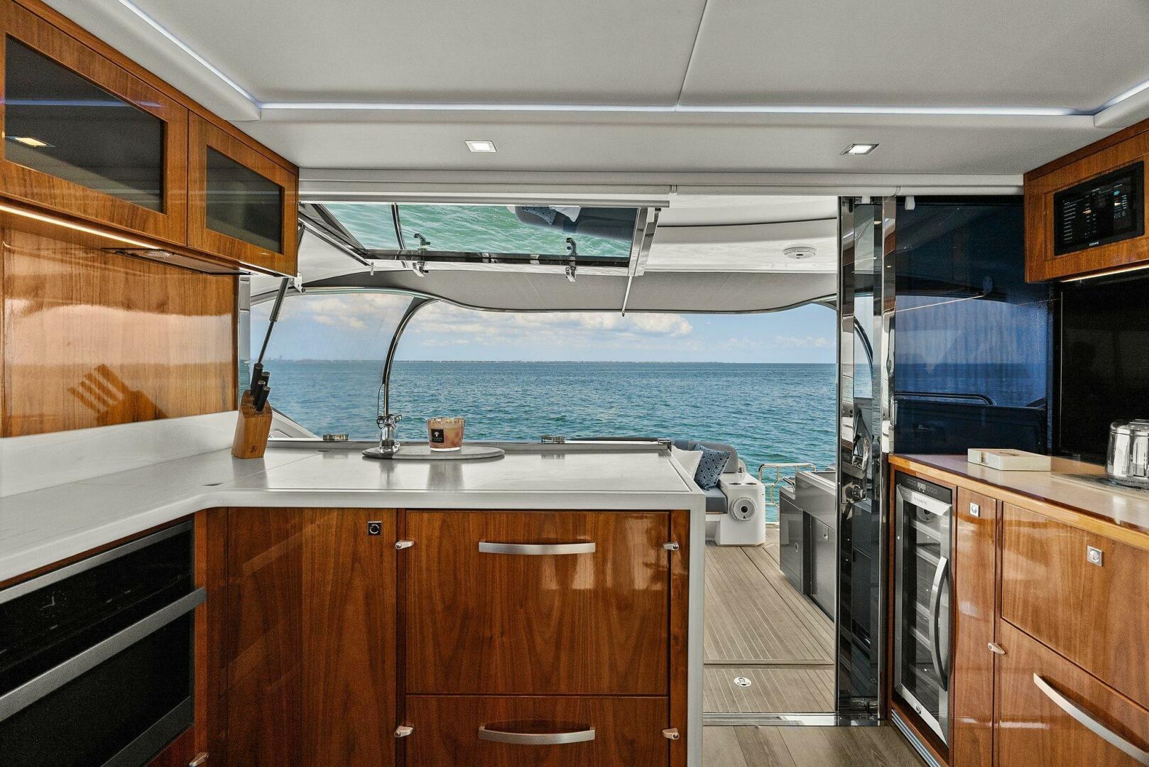 2021-riviera-5400-sport-yacht-power-9790683-20250521130703521-1_XLARGE