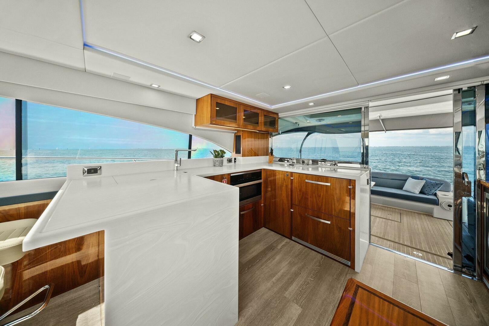 2021-riviera-5400-sport-yacht-power-9790683-20250521130708544-1_XLARGE