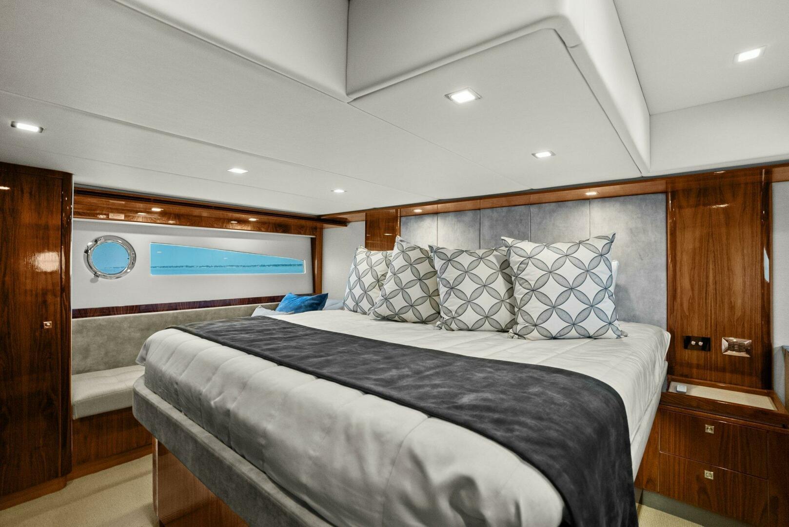 2021-riviera-5400-sport-yacht-power-9790683-20250521130711590-1_XLARGE