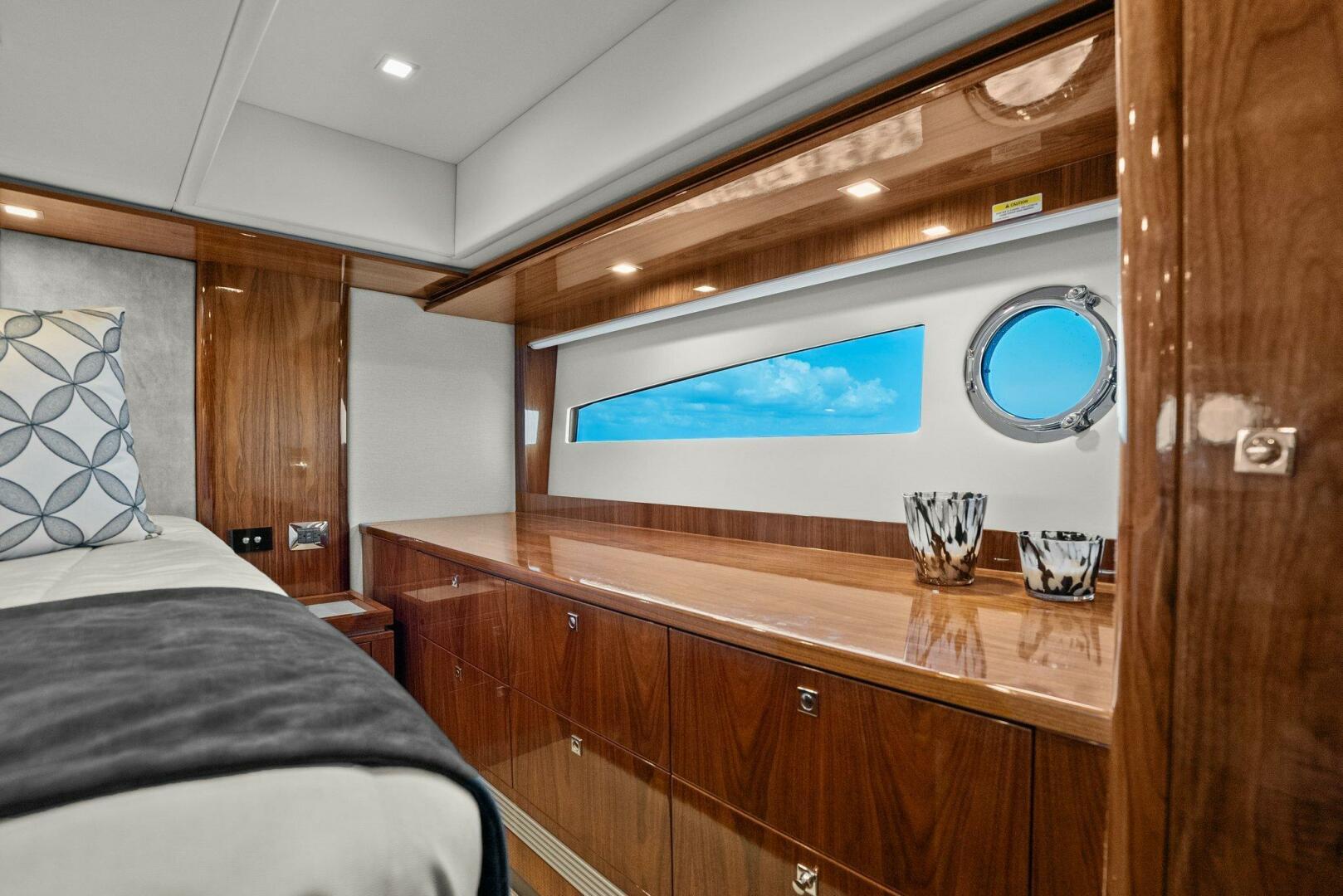 2021-riviera-5400-sport-yacht-power-9790683-20250521130713598-1_XLARGE