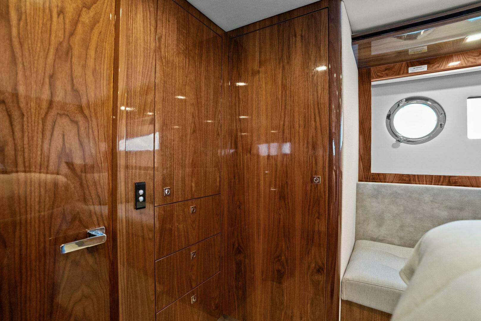 2021-riviera-5400-sport-yacht-power-9790683-20250521130716585-1_XLARGE