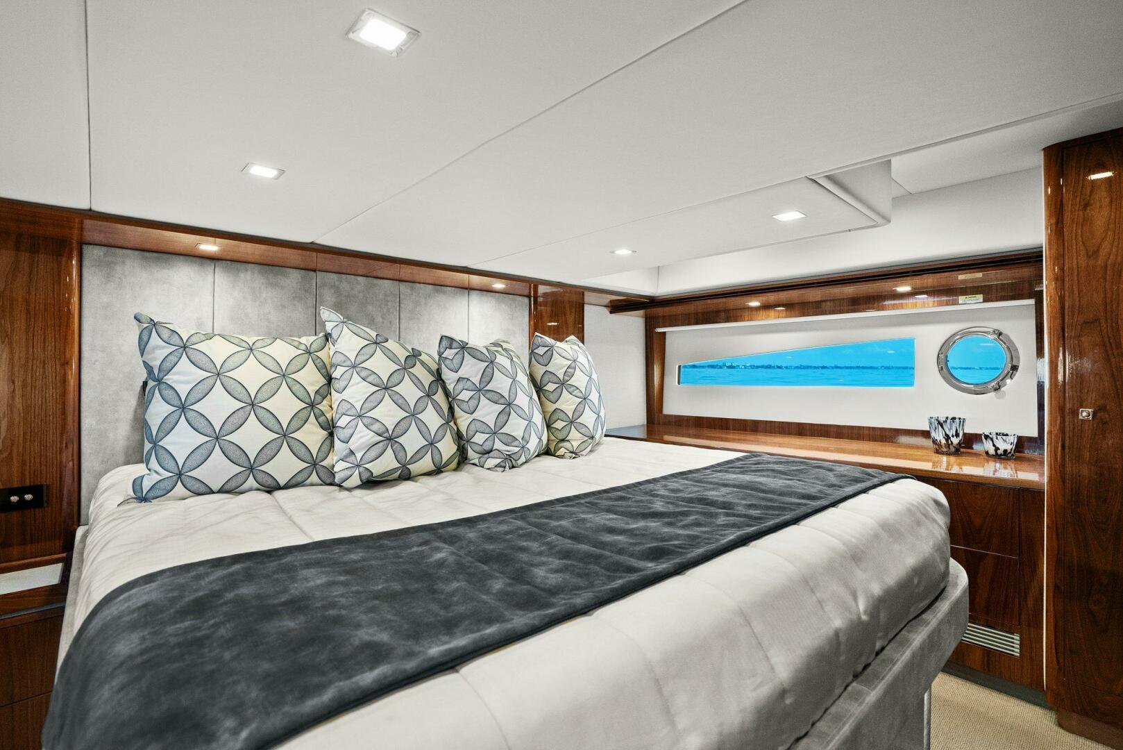 2021-riviera-5400-sport-yacht-power-9790683-20250521130718578-1_XLARGE