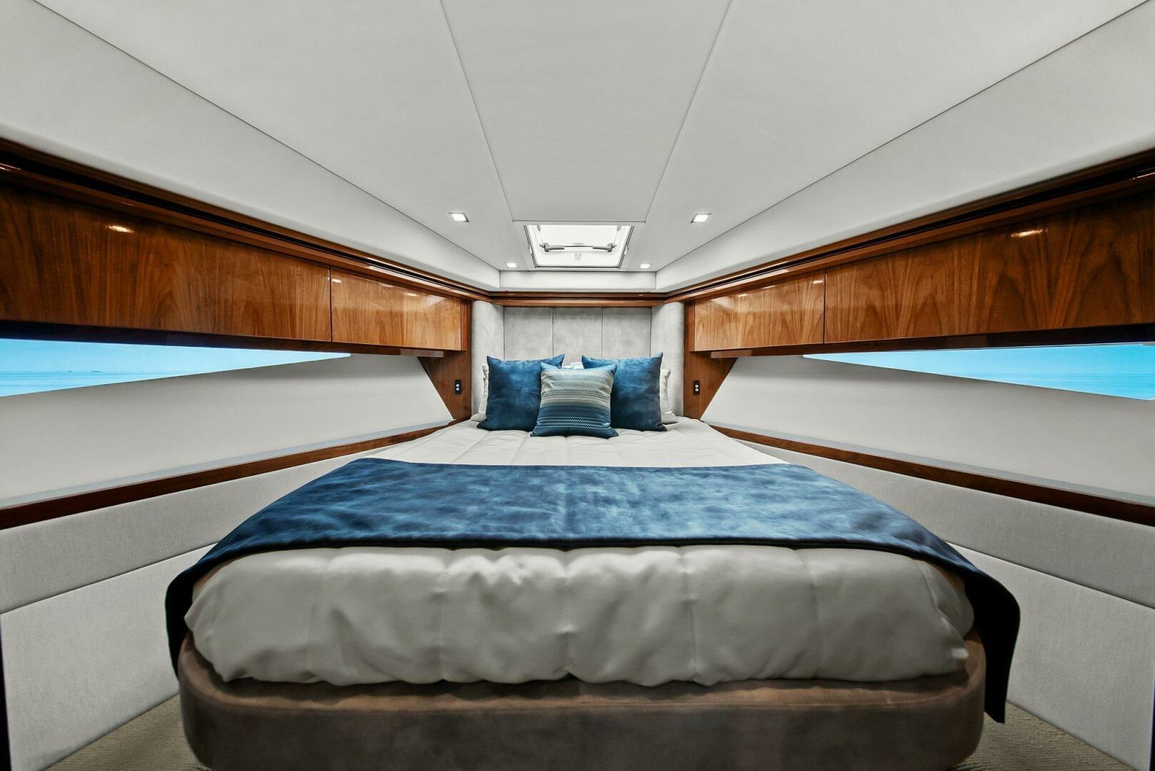 2021-riviera-5400-sport-yacht-power-9790683-20250521130724580-1_XLARGE