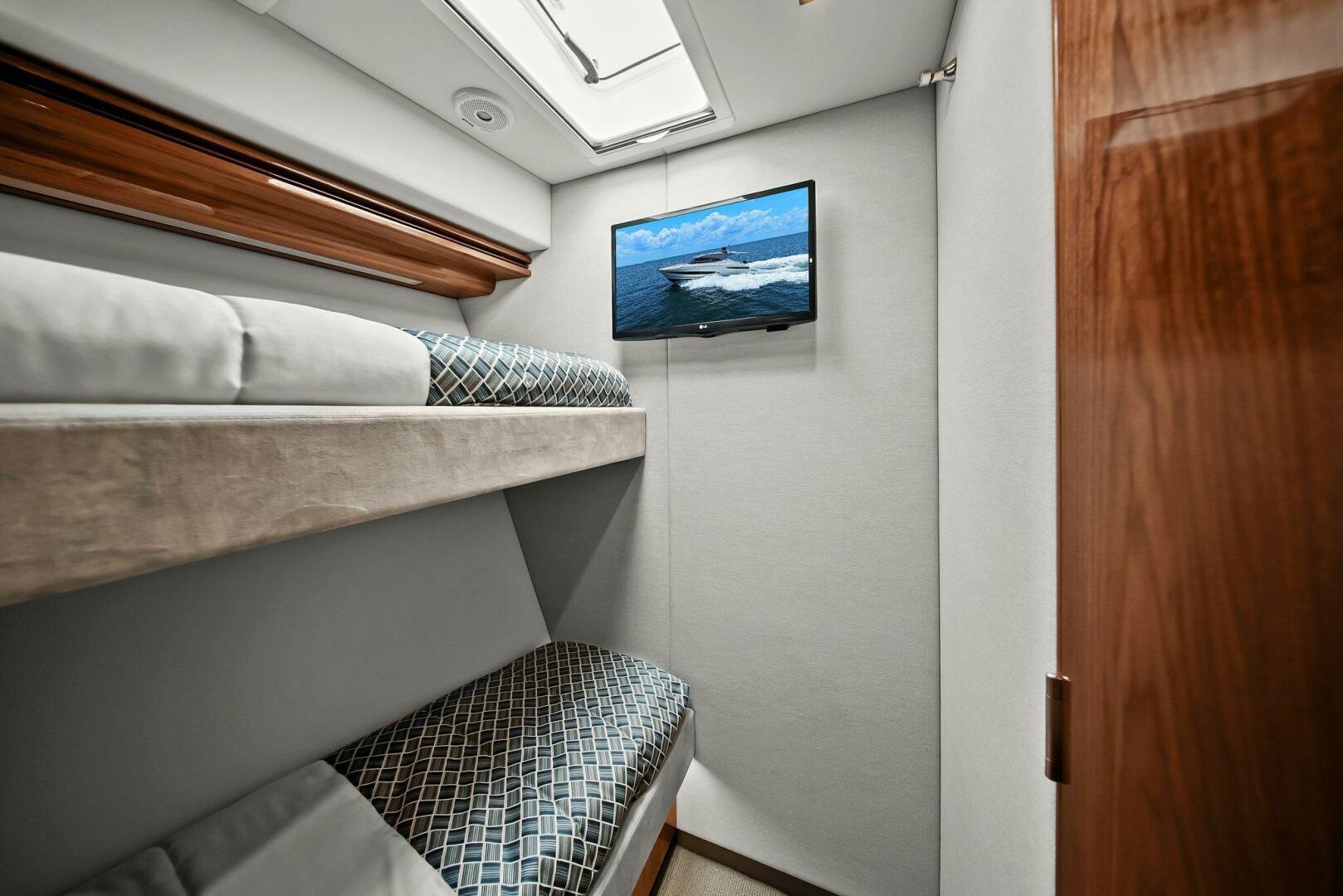 2021-riviera-5400-sport-yacht-power-9790683-20250521130735633-1_XLARGE