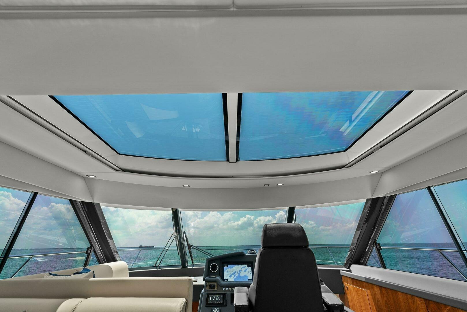2021-riviera-5400-sport-yacht-power-9790683-20250521130736688-1_XLARGE