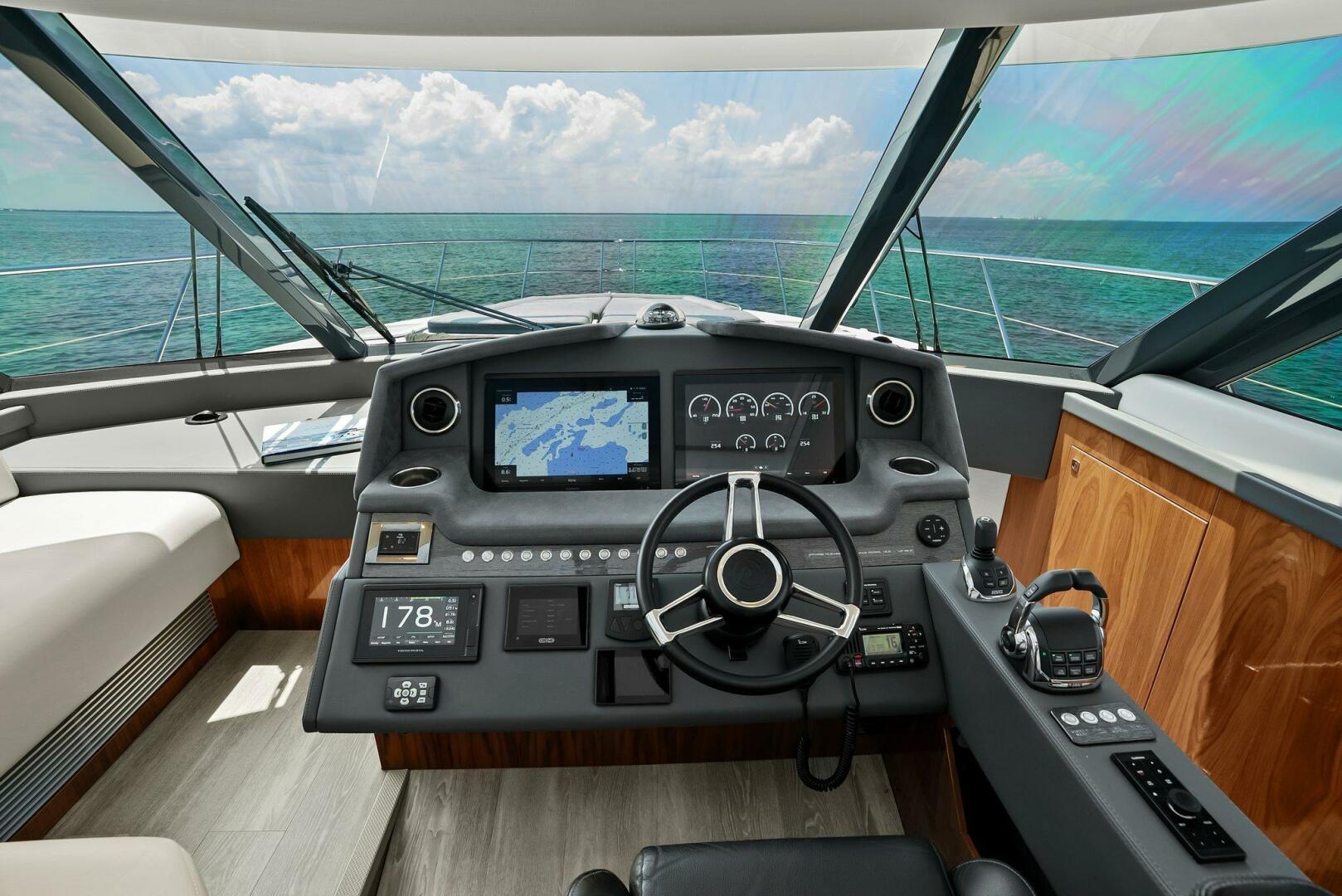 2021-riviera-5400-sport-yacht-power-9790683-20250521130737744-1_XLARGE