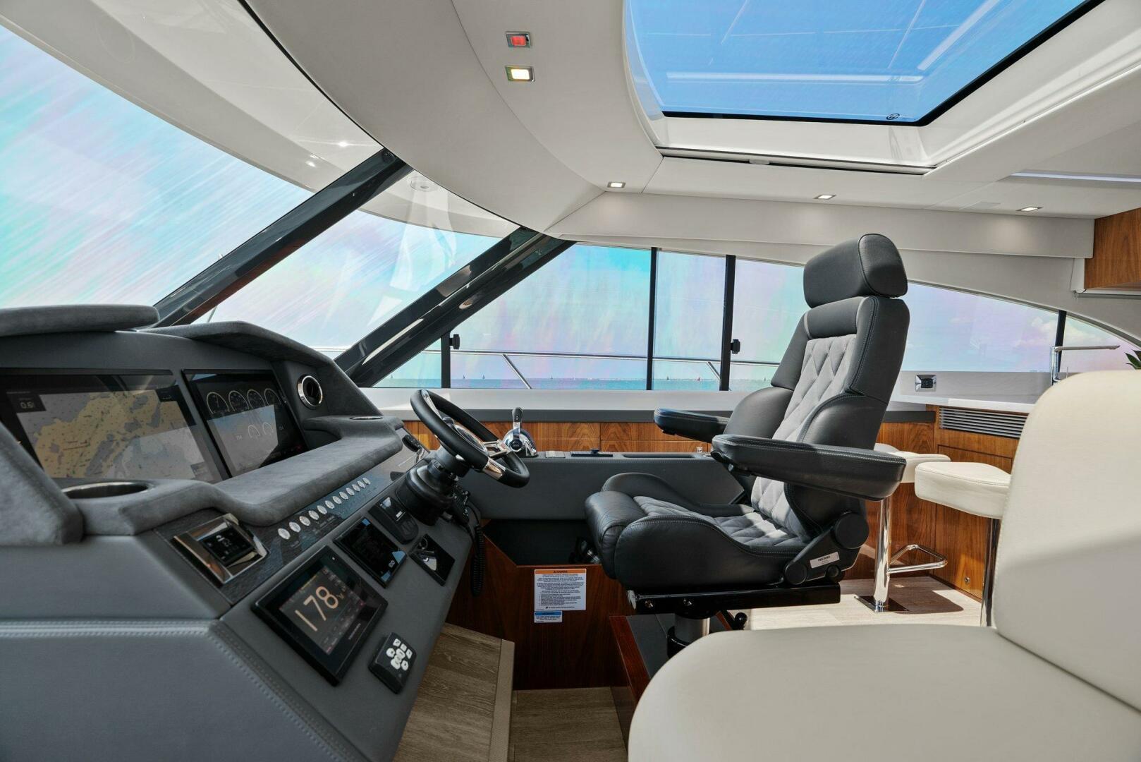 2021-riviera-5400-sport-yacht-power-9790683-20250521130742720-1_XLARGE