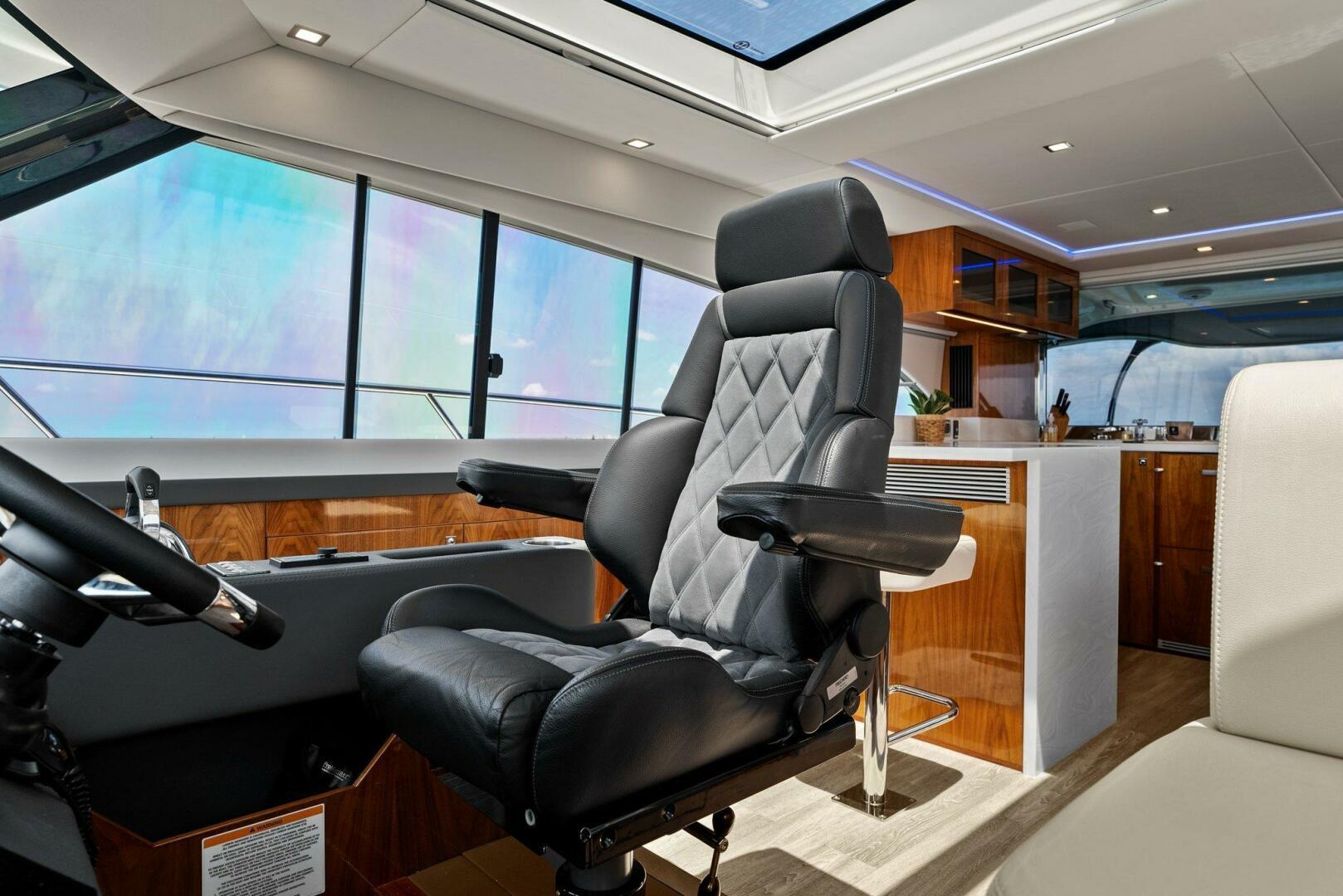 2021-riviera-5400-sport-yacht-power-9790683-20250521130743731-1_XLARGE