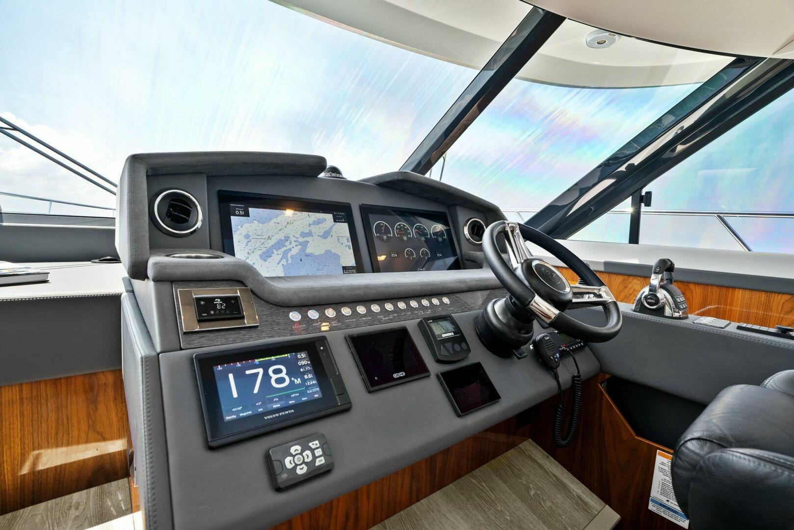2021-riviera-5400-sport-yacht-power-9790683-20250521130745771-1_XLARGE