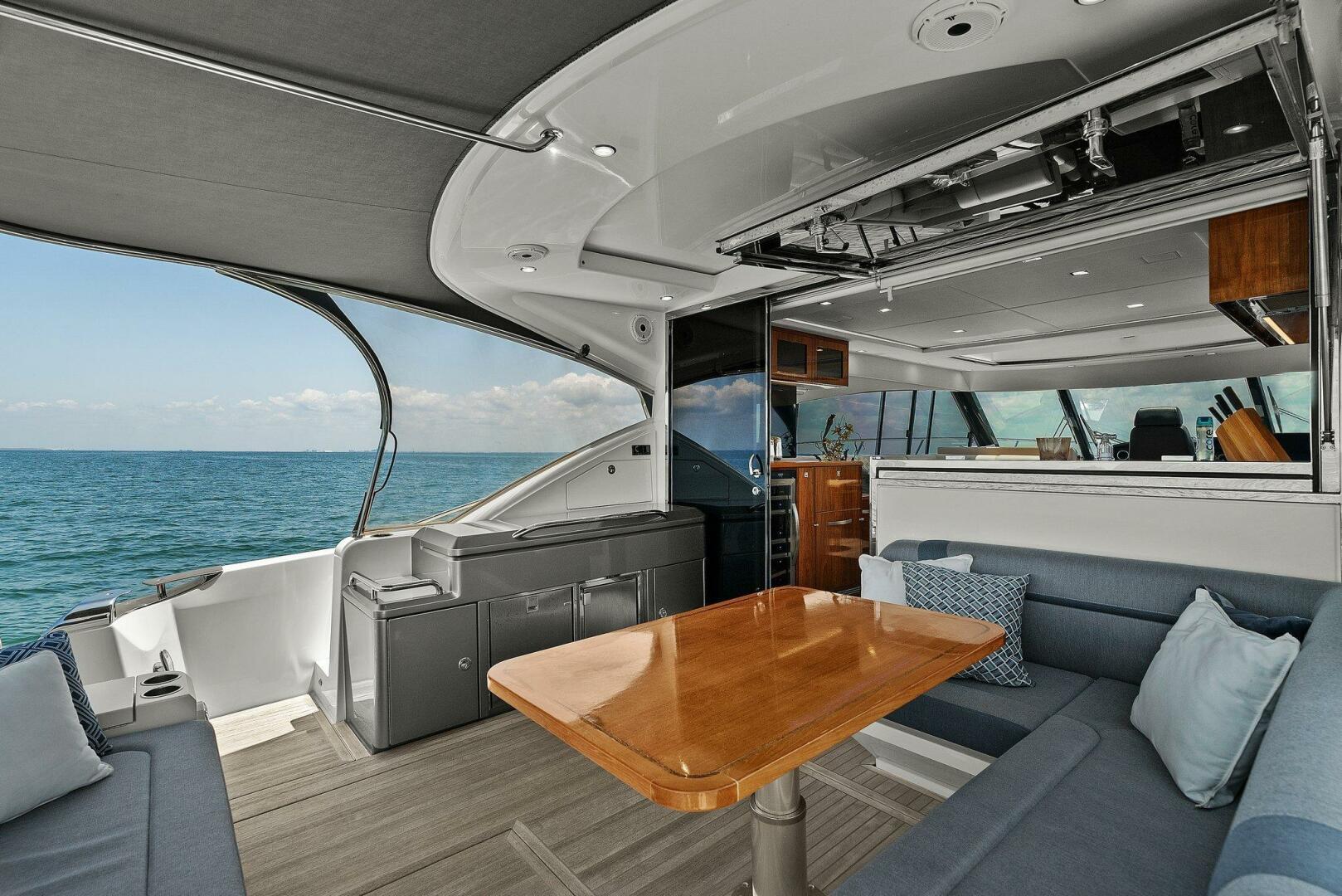 2021-riviera-5400-sport-yacht-power-9790683-20250521130759868-1_XLARGE