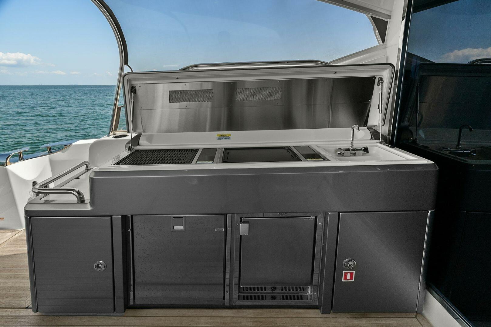 2021-riviera-5400-sport-yacht-power-9790683-20250521131732701-1_XLARGE