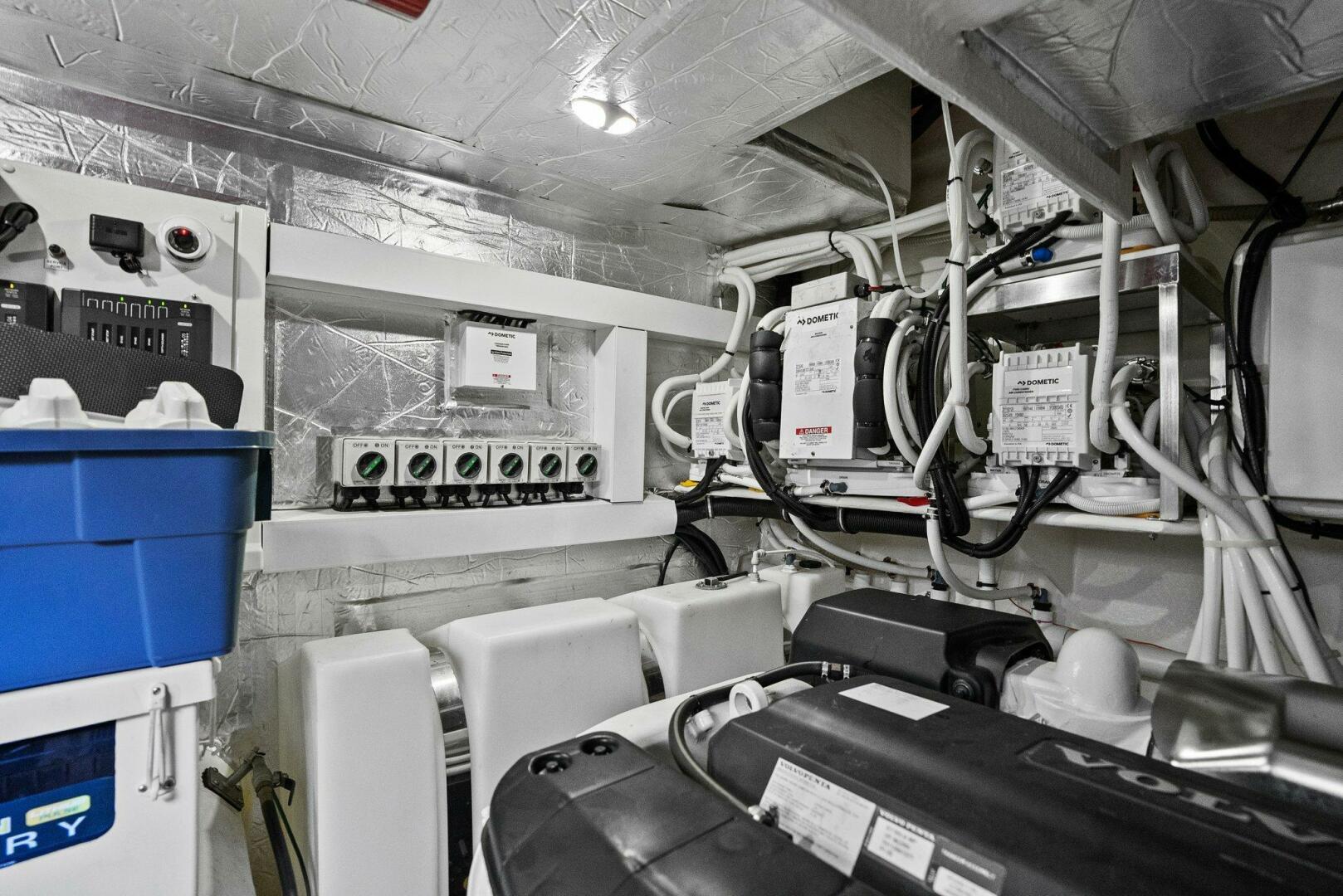 2021-riviera-5400-sport-yacht-power-9790683-20250521131742728-1_XLARGE