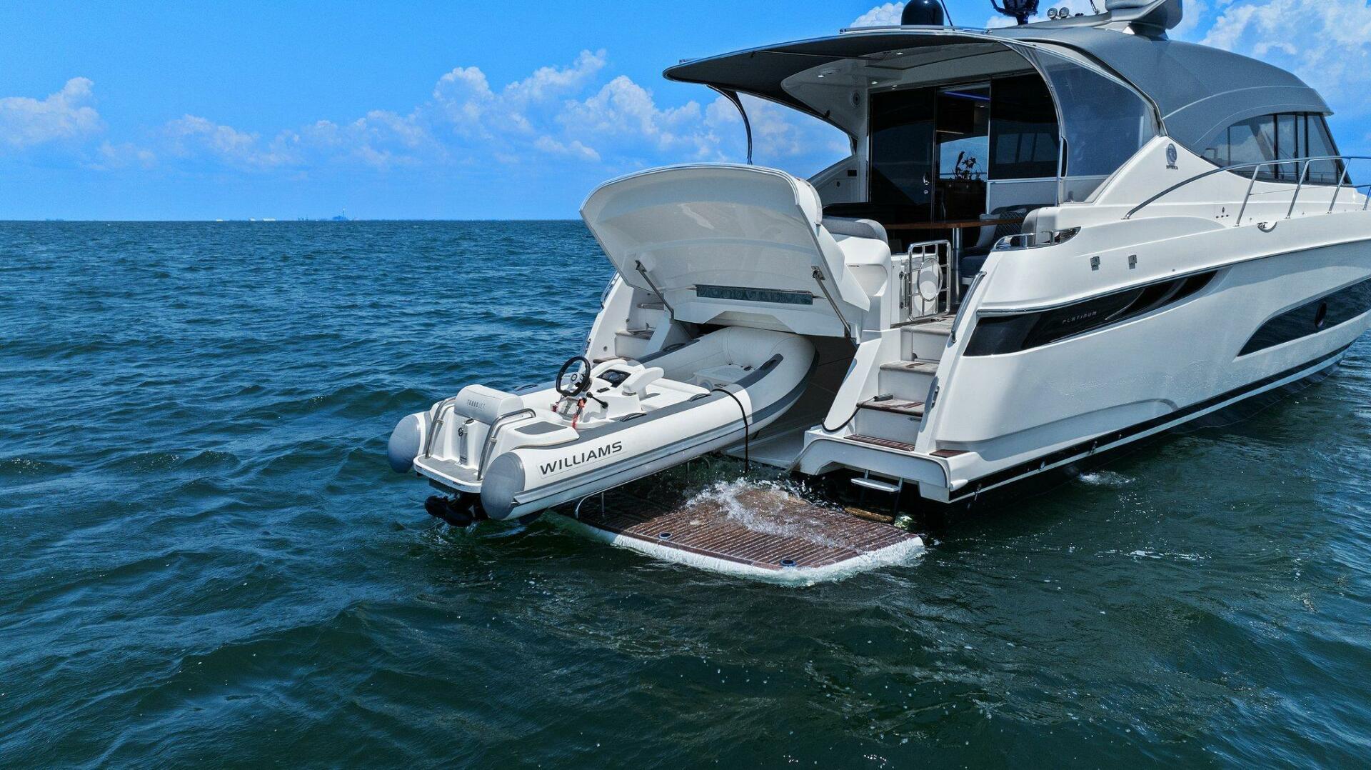 2021-riviera-5400-sport-yacht-power-9790683-20250521131745748-1_XLARGE