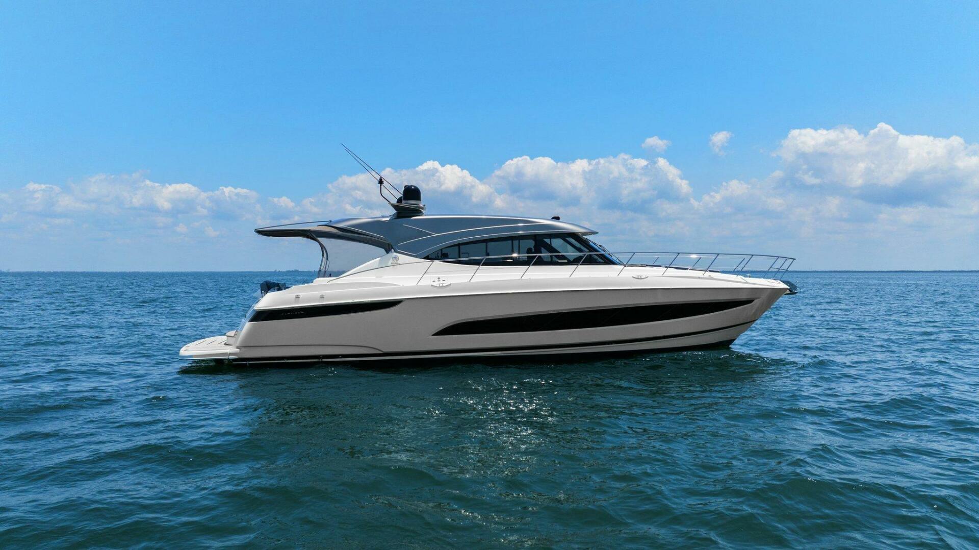 2021-riviera-5400-sport-yacht-power-9790683-20250521131802850-1_XLARGE
