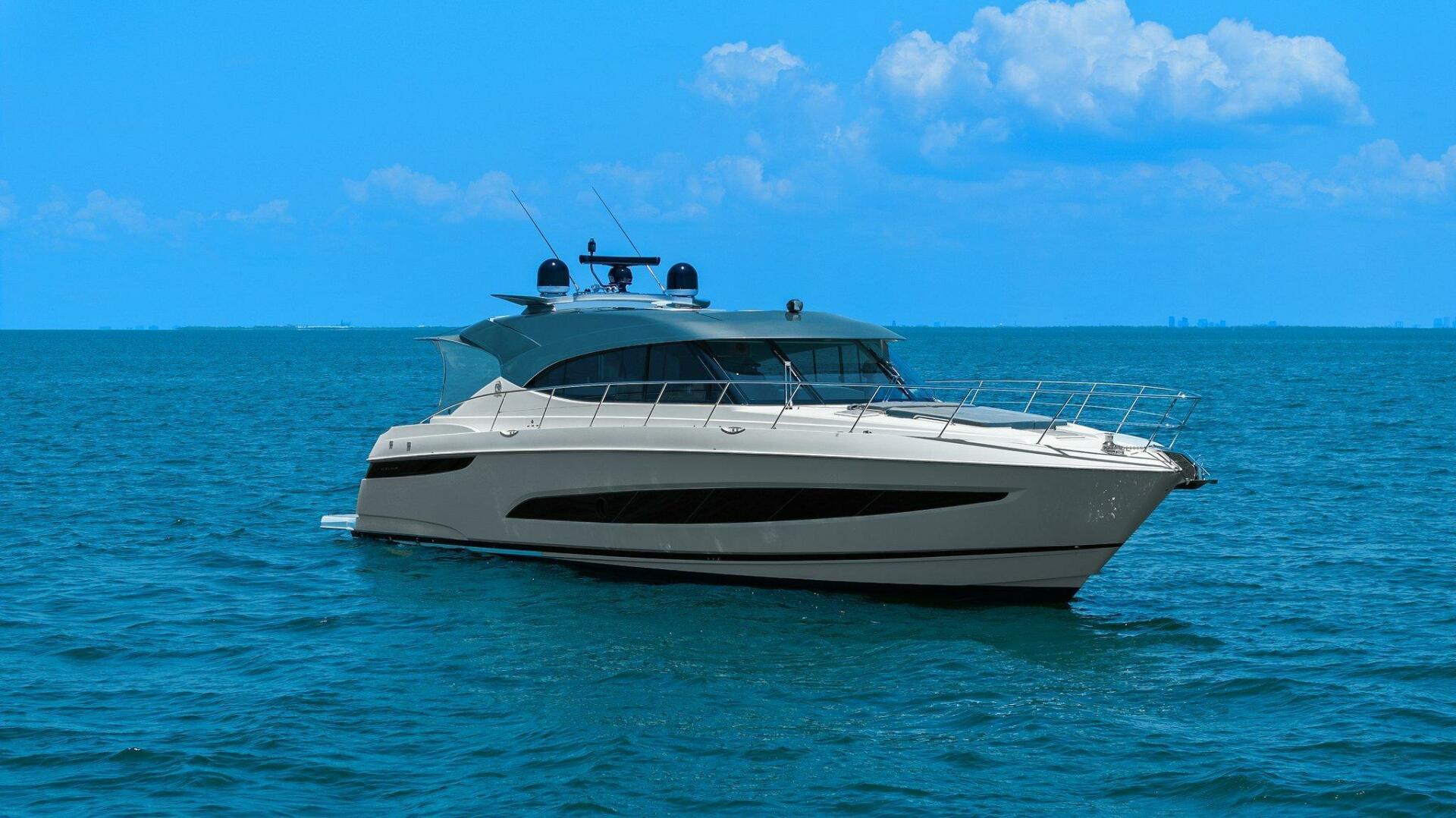 2021-riviera-5400-sport-yacht-power-9790683-20250521131805886-1_XLARGE
