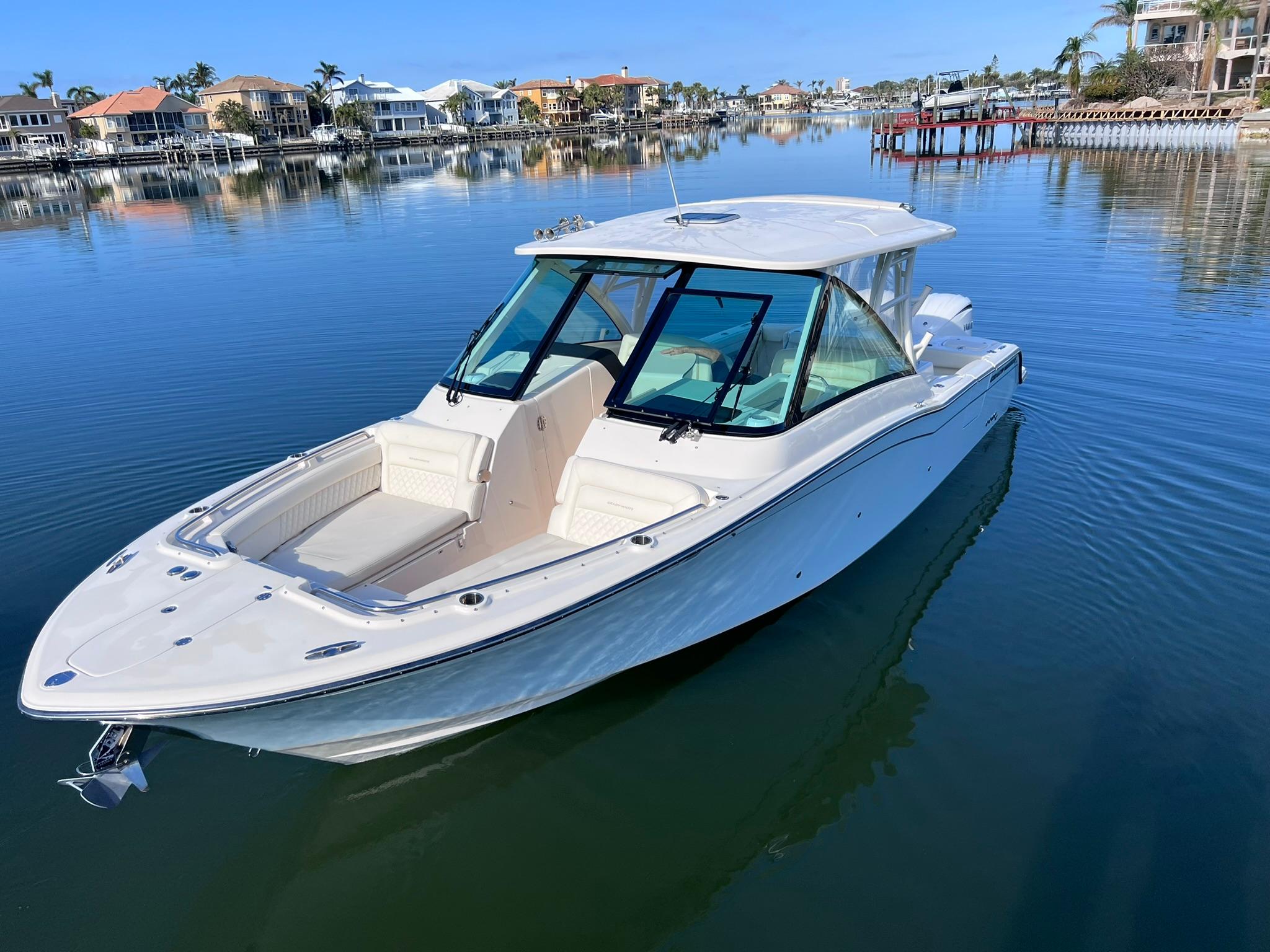 2023-grady-white-freedom-325-power-9840686-20250616103952174-1_XLARGE