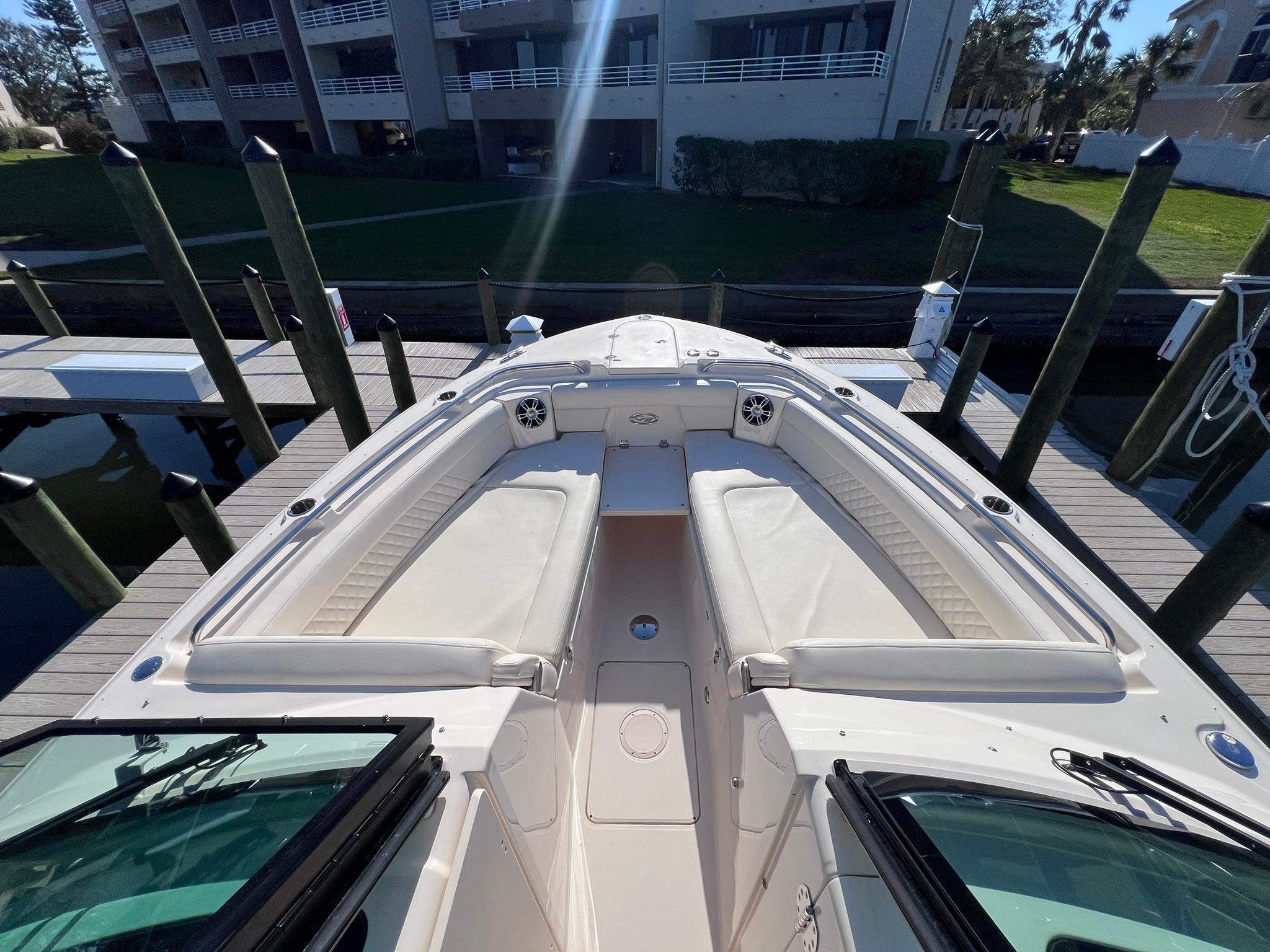 2023-grady-white-freedom-325-power-9840686-20250616104131617-1_XLARGE