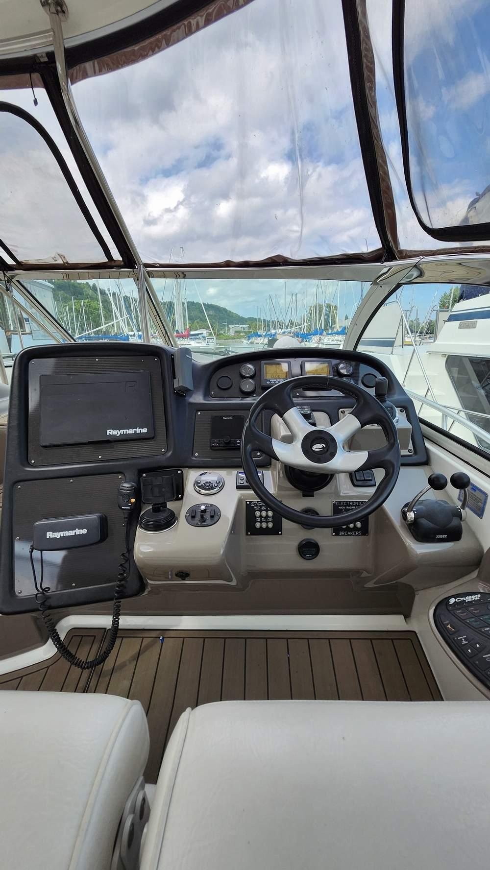 2008-cruisers-yachts-420-express-power-9500690-20240809104942704-1_XLARGE