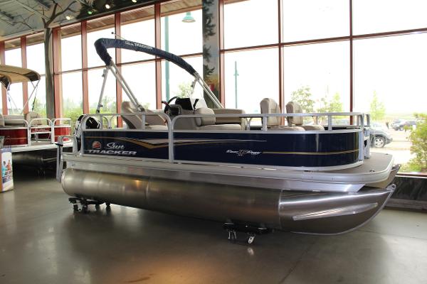 2022 Sun Tracker boat for sale, model of the boat is BASS BUGGY 16 XL SELECT & Image # 1 of 9
