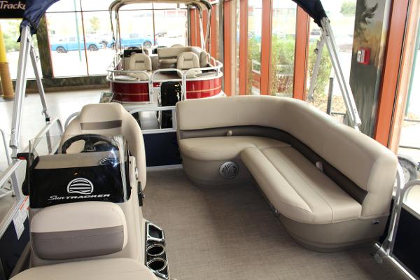 2022 Sun Tracker boat for sale, model of the boat is BASS BUGGY 16 XL SELECT & Image # 5 of 9