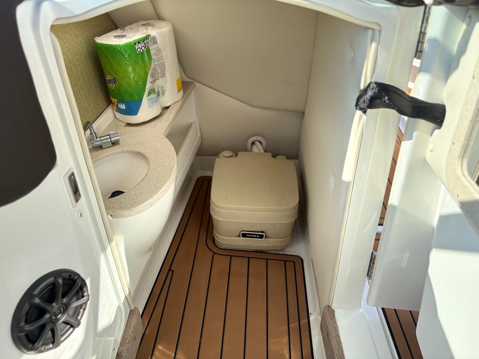NY 10180 RL Knot 10 Yacht Sales