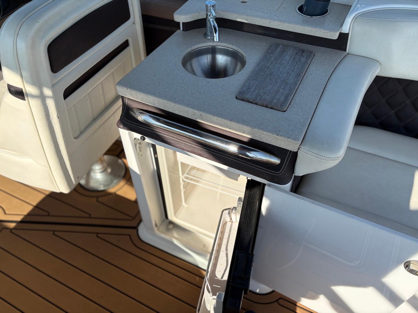 NY 10180 RL Knot 10 Yacht Sales