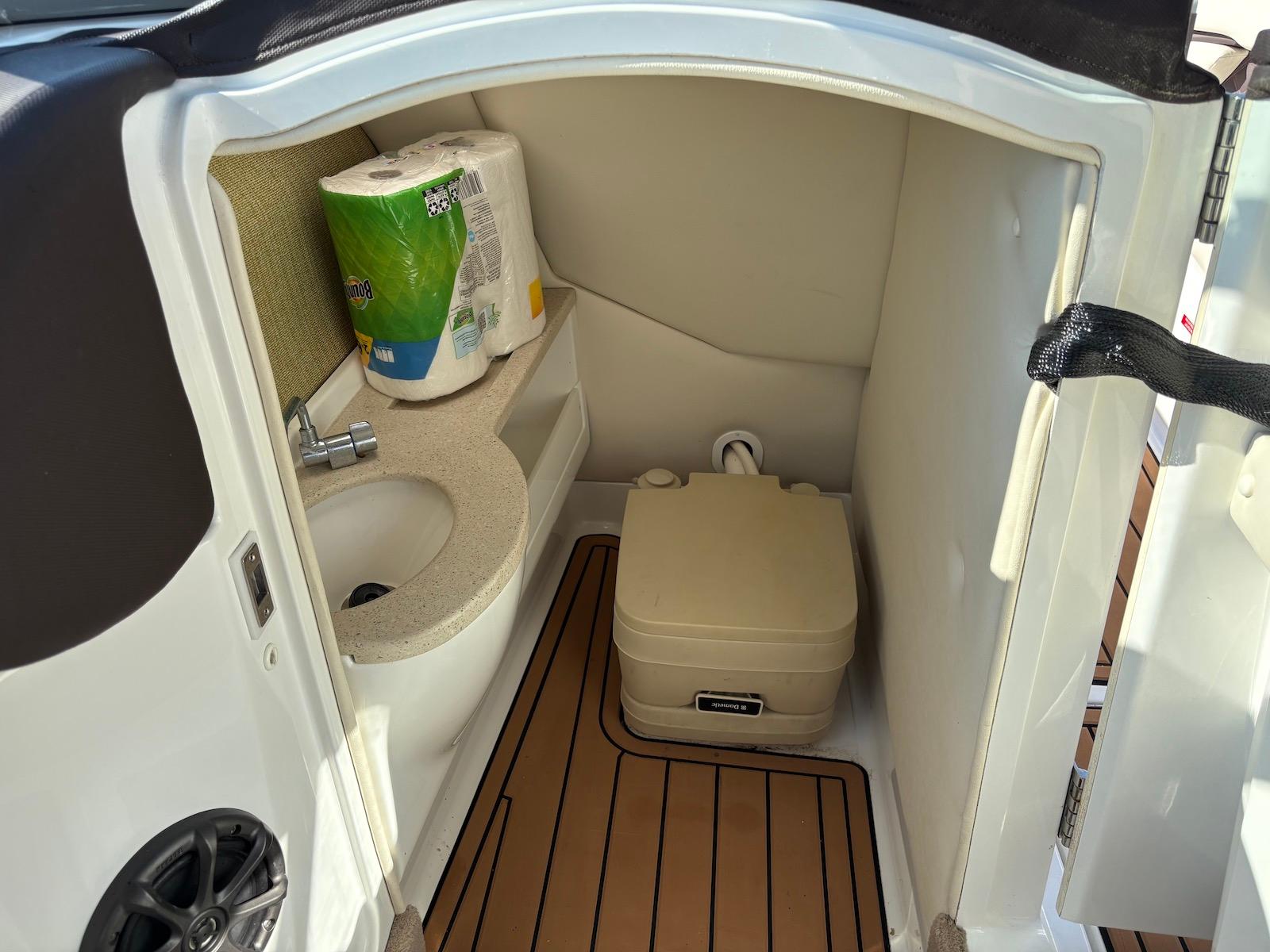 NY 10180 RL Knot 10 Yacht Sales
