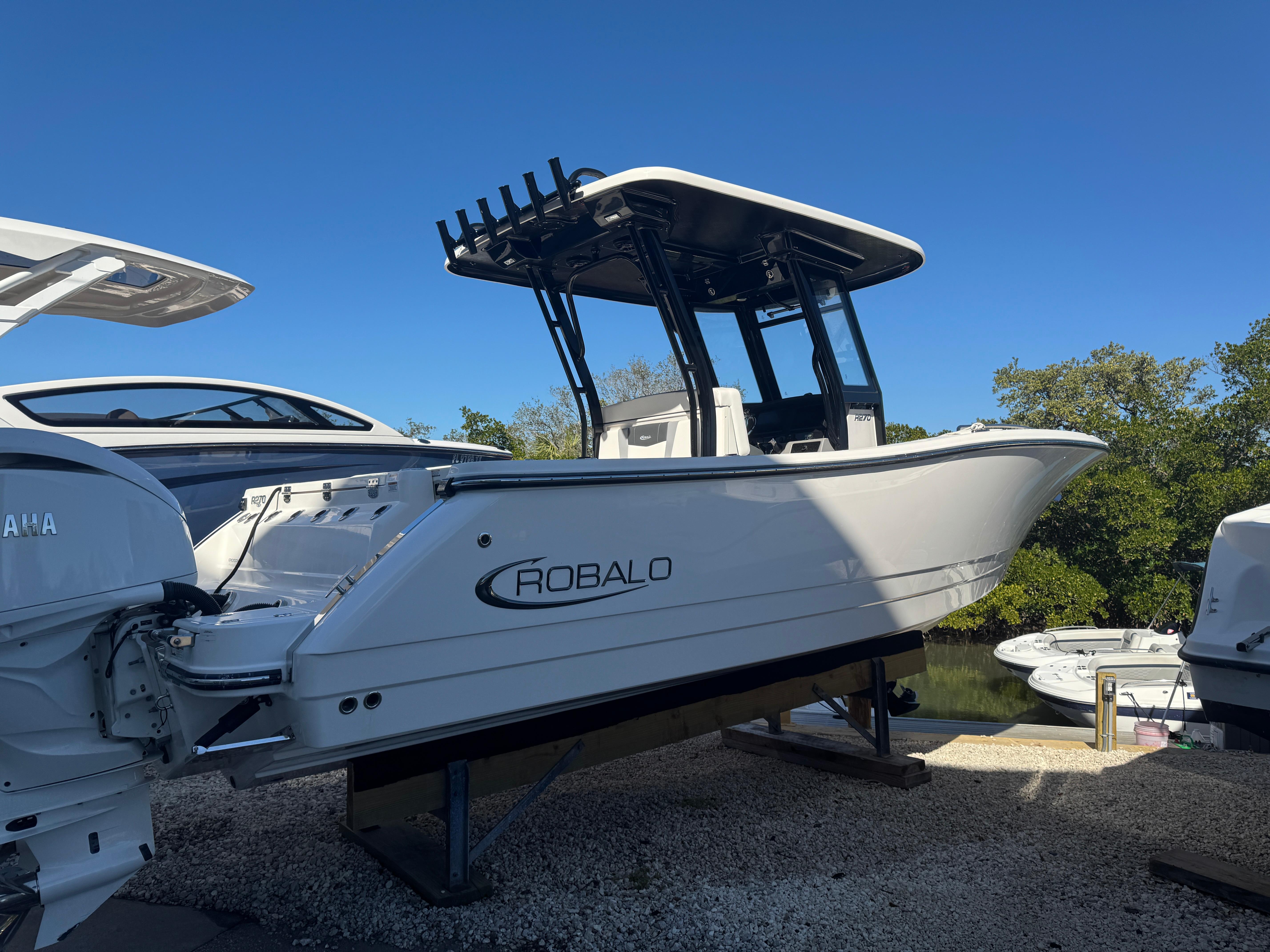 2023-robalo-r270-center-console-power-9636001-971810116-0-131220241357-2