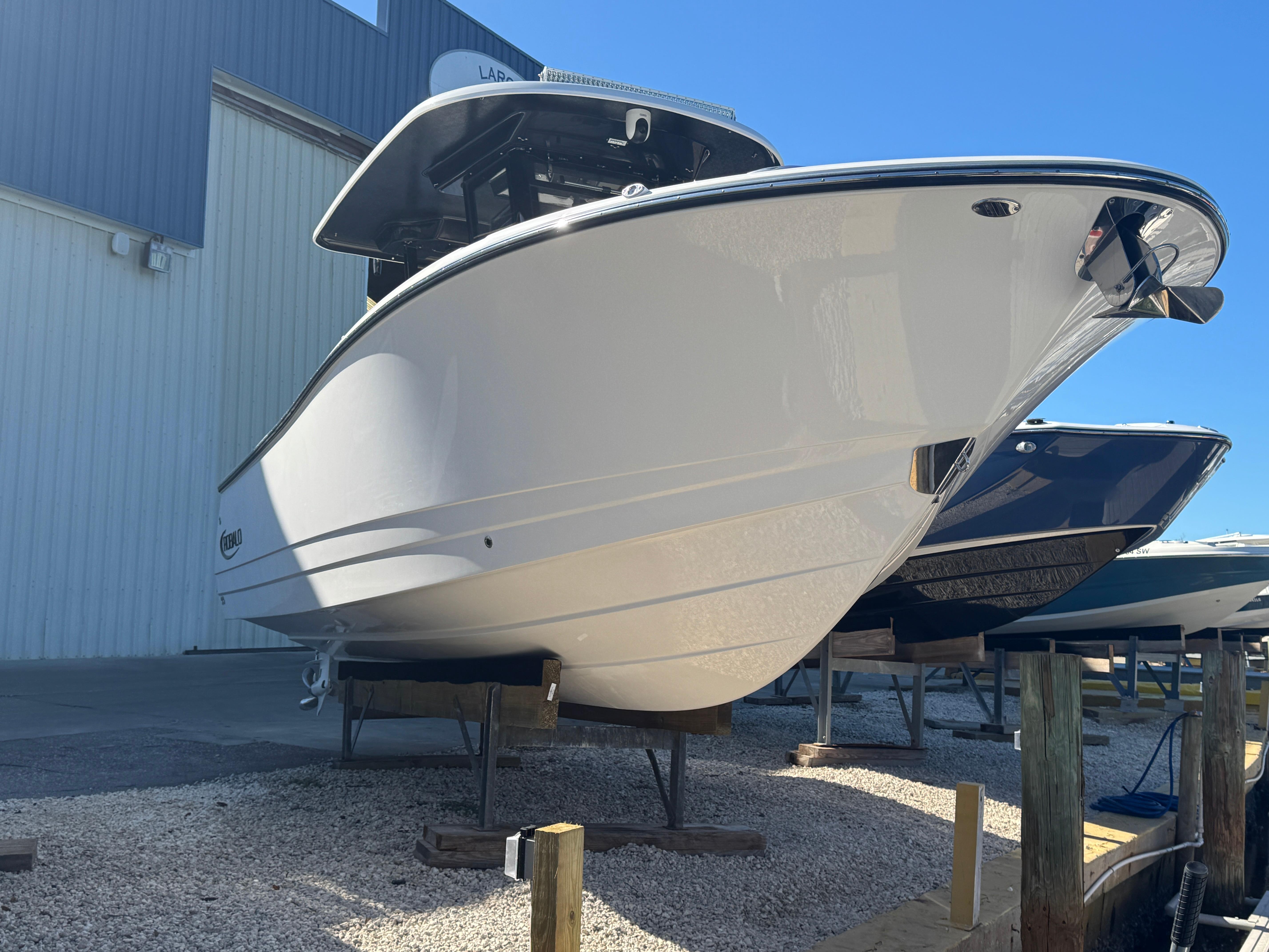 2023-robalo-r270-center-console-power-9636001-971810118-0-131220241357-4