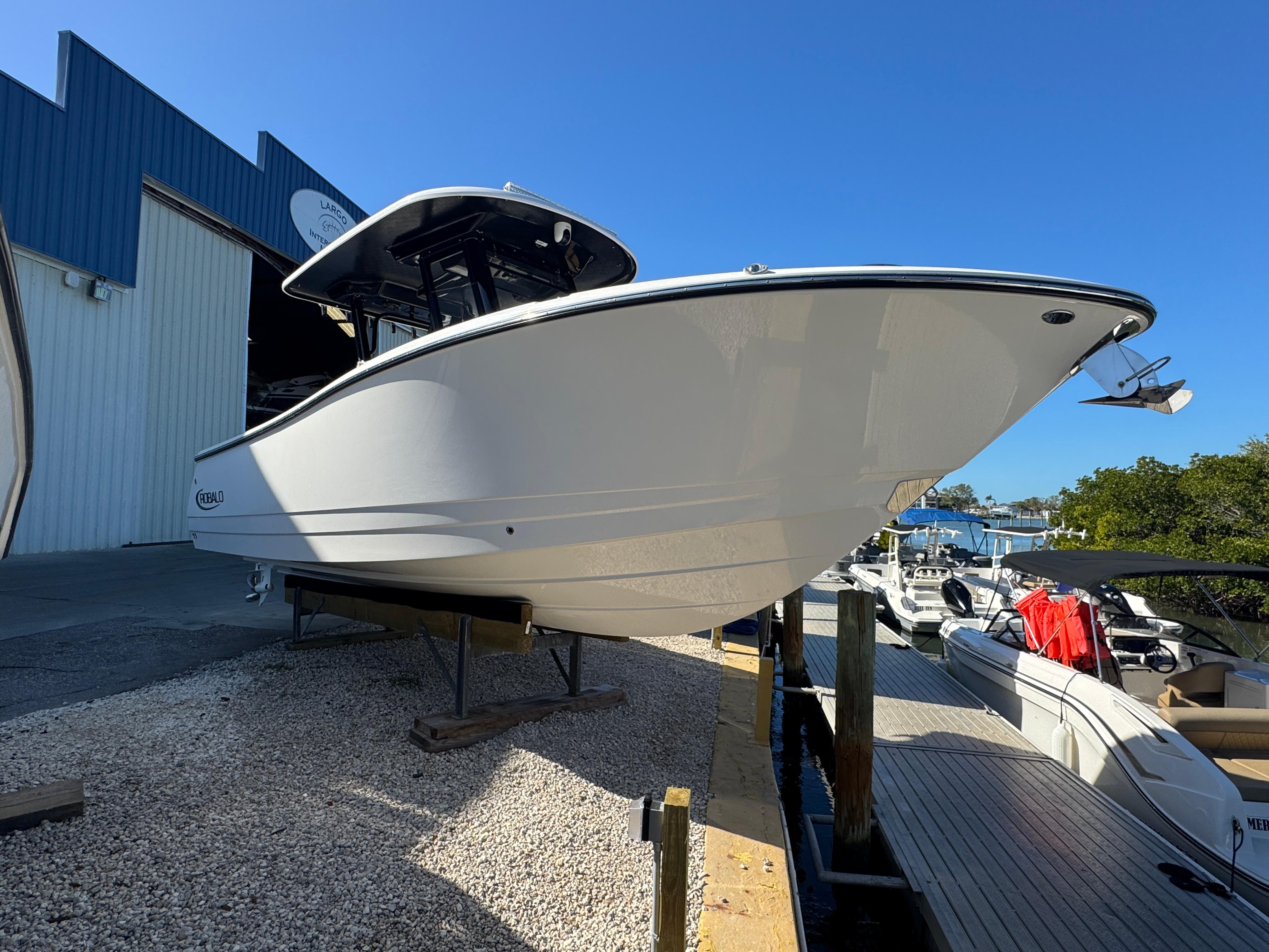 2023-robalo-r270-center-console-power-9636001-971810119-0-131220241357-5