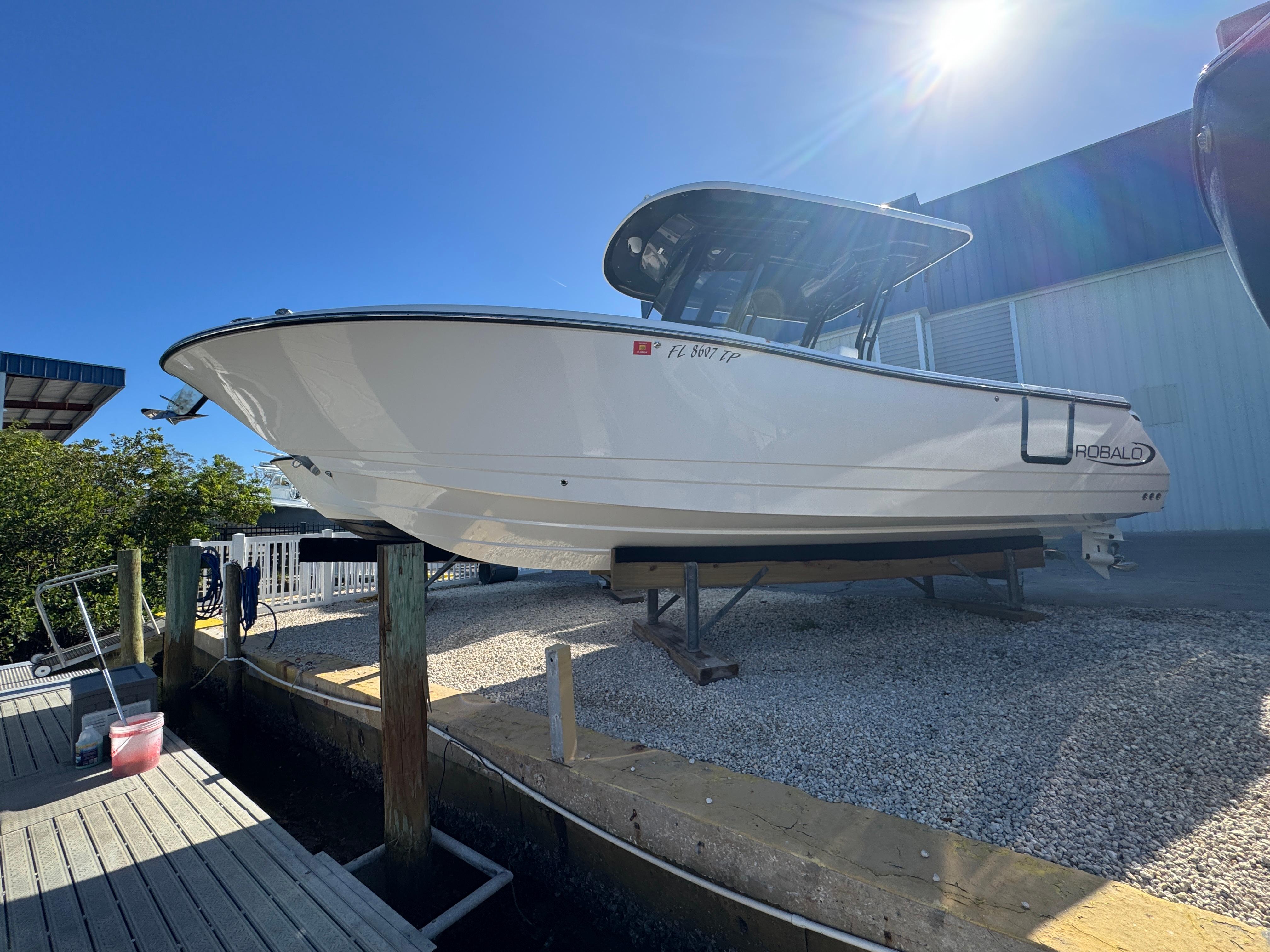 2023-robalo-r270-center-console-power-9636001-971810122-0-131220241357-8
