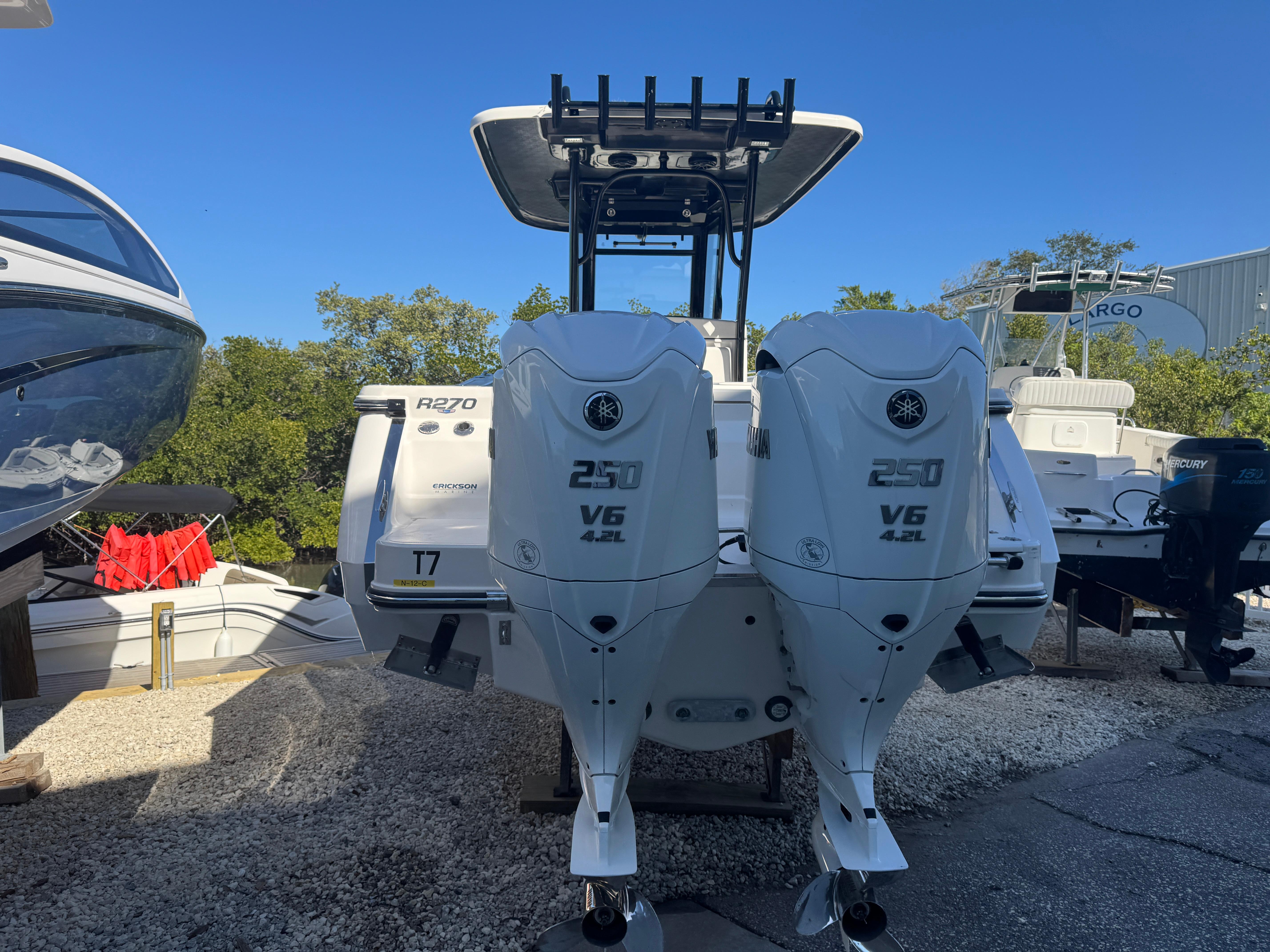 2023-robalo-r270-center-console-power-9636001-971810123-0-131220241357-9