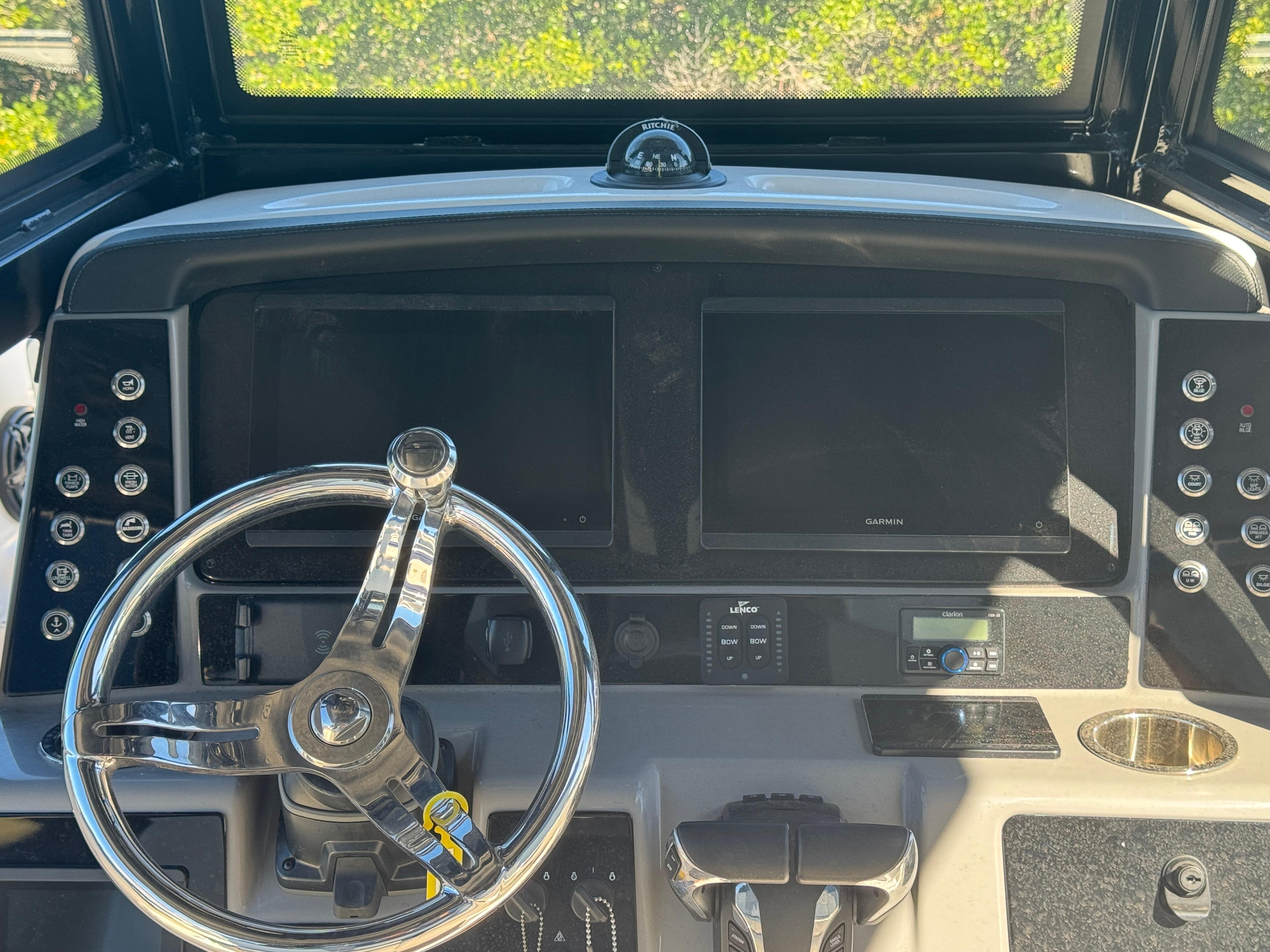 2023-robalo-r270-center-console-power-9636001-971810133-0-131220241358-19