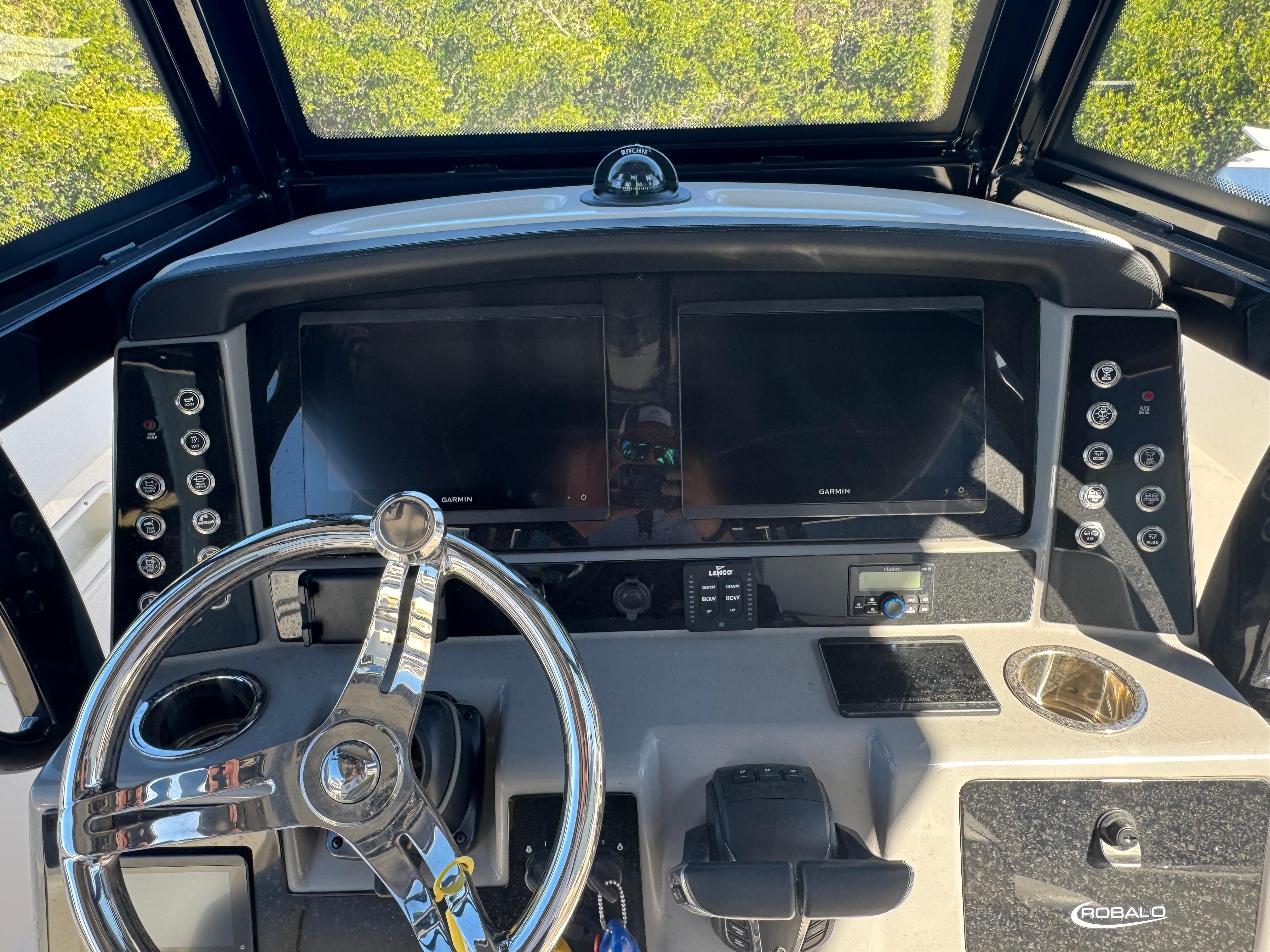2023-robalo-r270-center-console-power-9636001-971810135-0-131220241358-21
