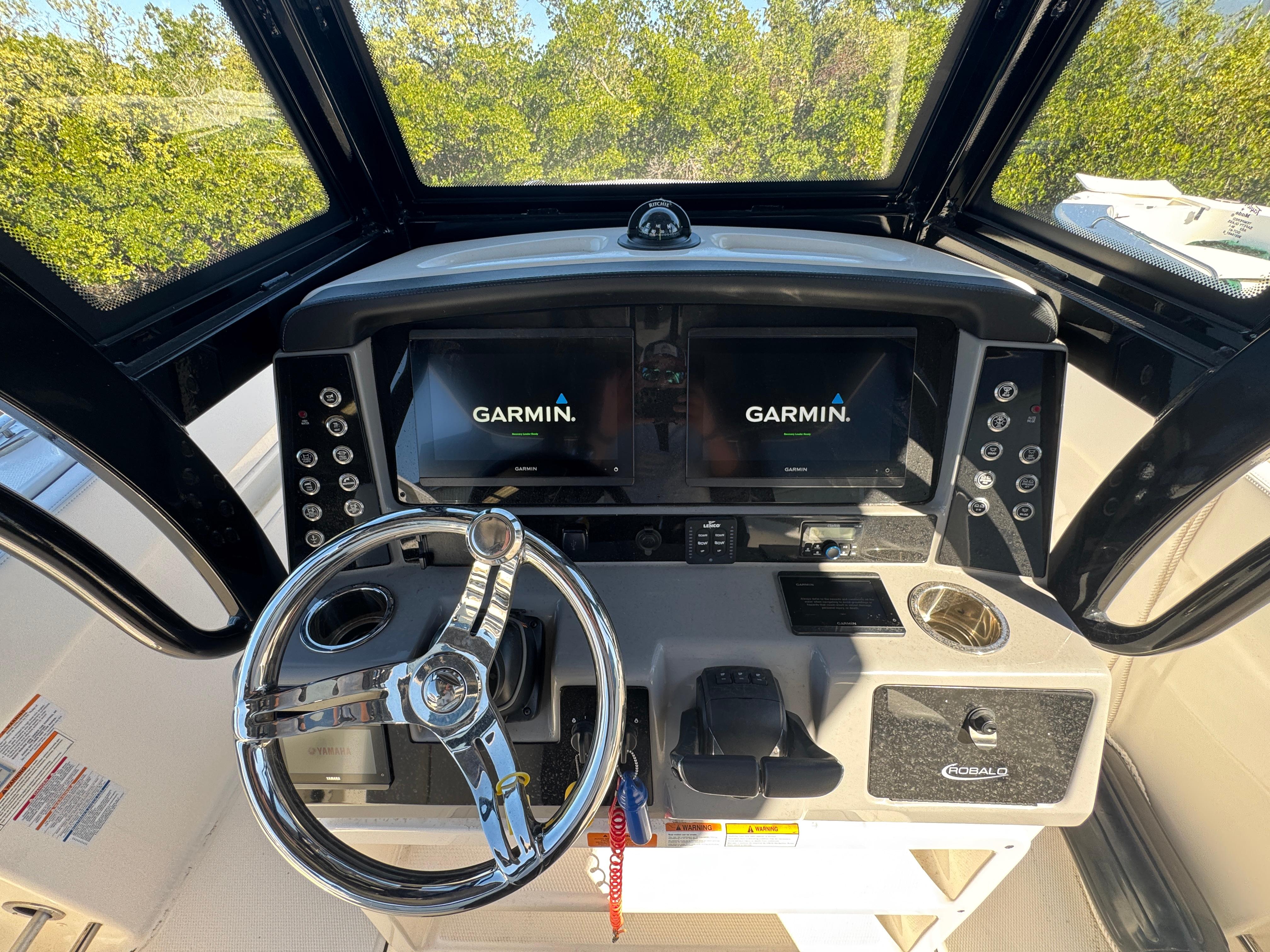 2023-robalo-r270-center-console-power-9636001-971810136-0-131220241358-22