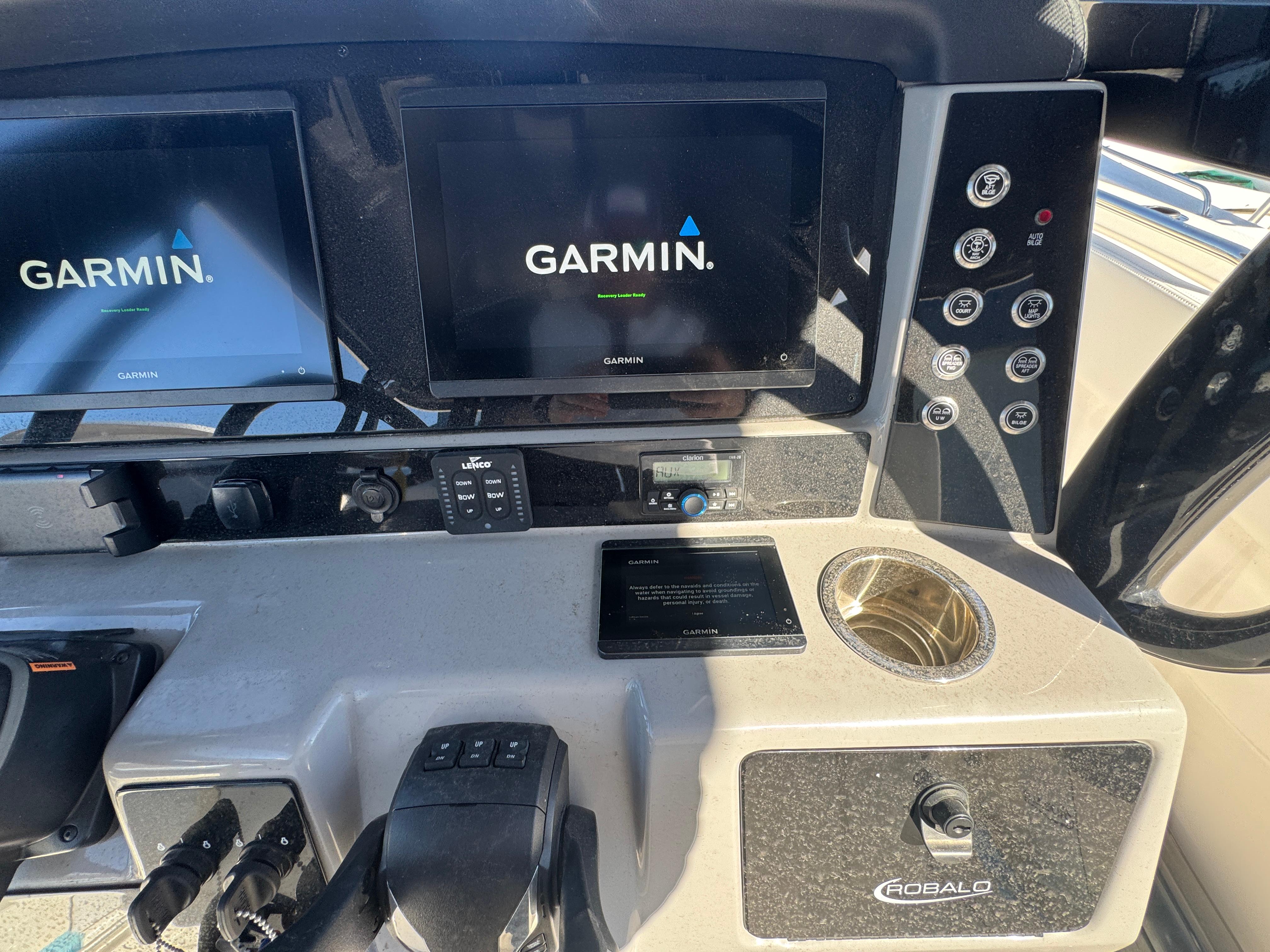 2023-robalo-r270-center-console-power-9636001-971810138-0-131220241359-24