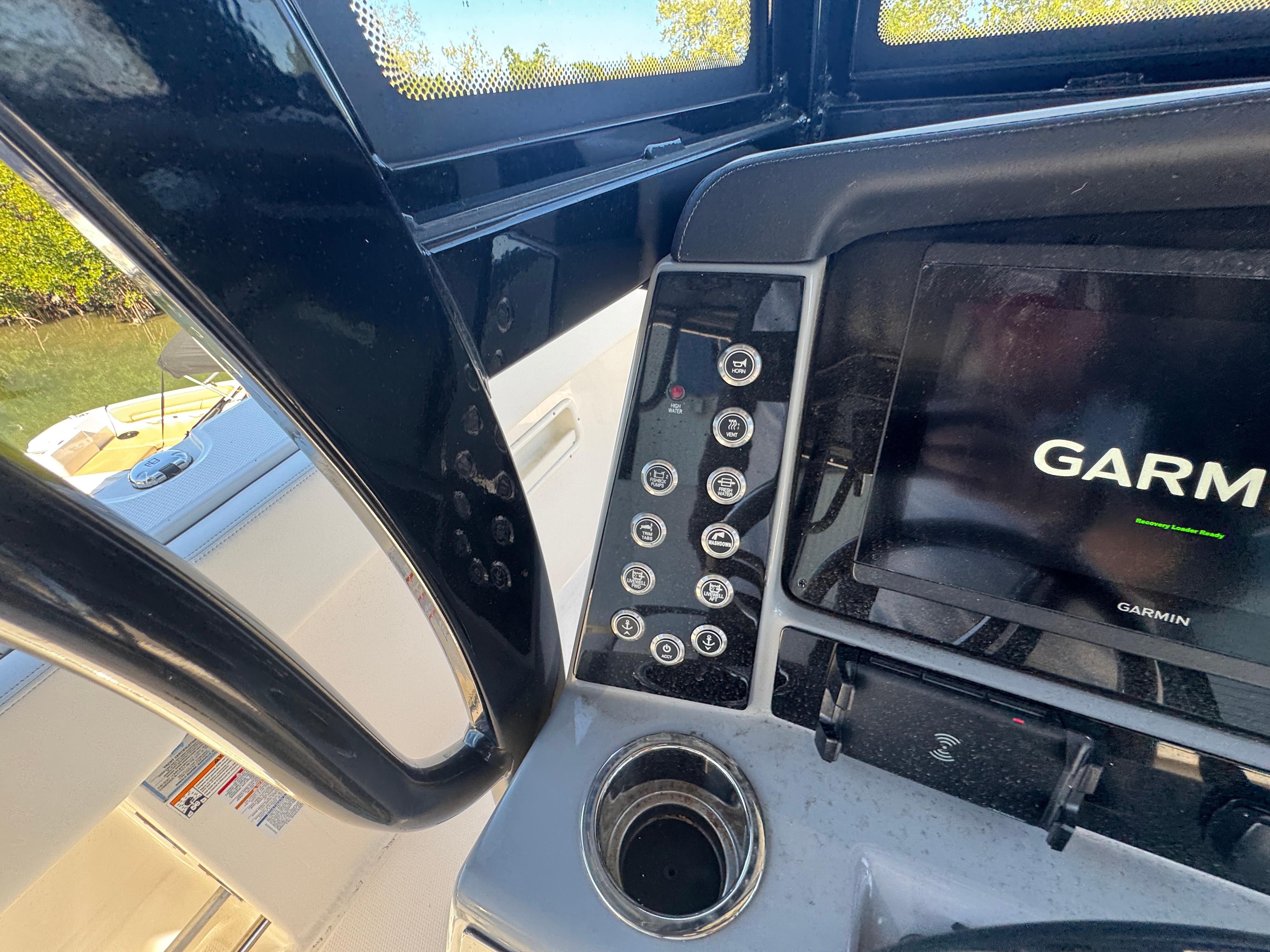 2023-robalo-r270-center-console-power-9636001-971810142-0-131220241359-28