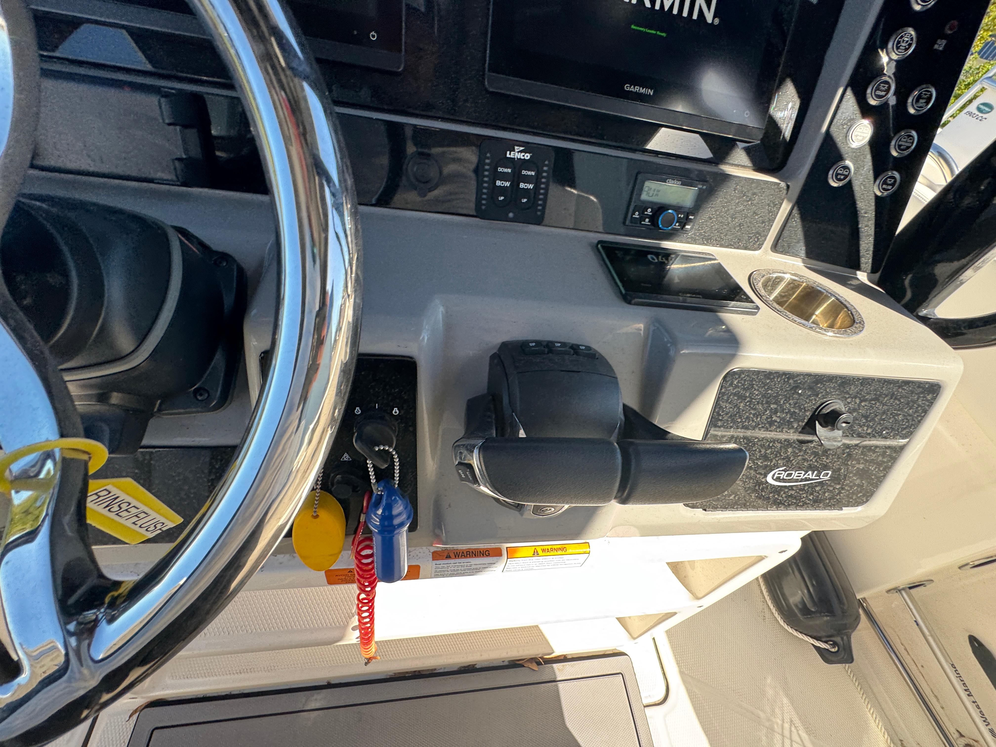 2023-robalo-r270-center-console-power-9636001-971810143-0-131220241359-29