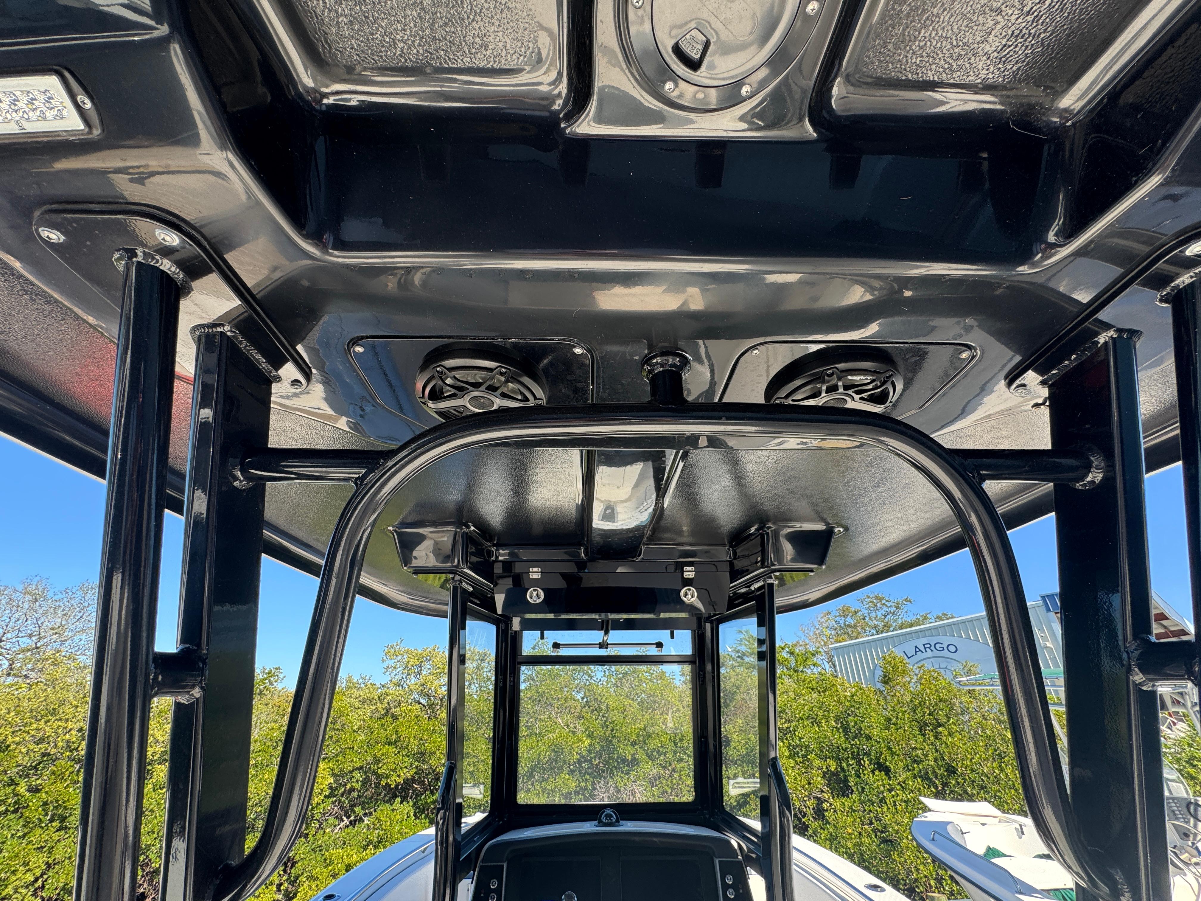 2023-robalo-r270-center-console-power-9636001-971810168-0-131220241401-54