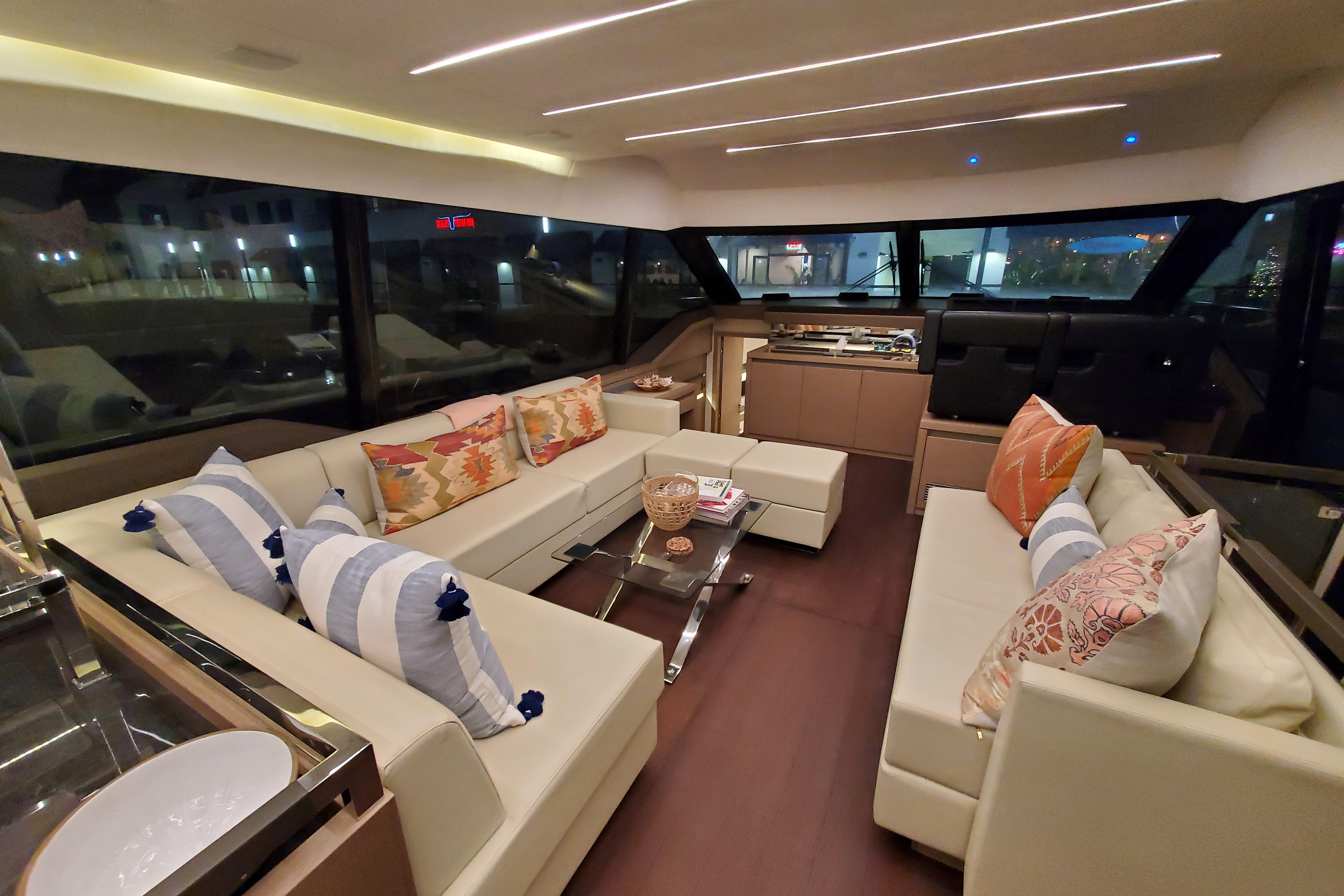 2021 Prestige 690 flybridge