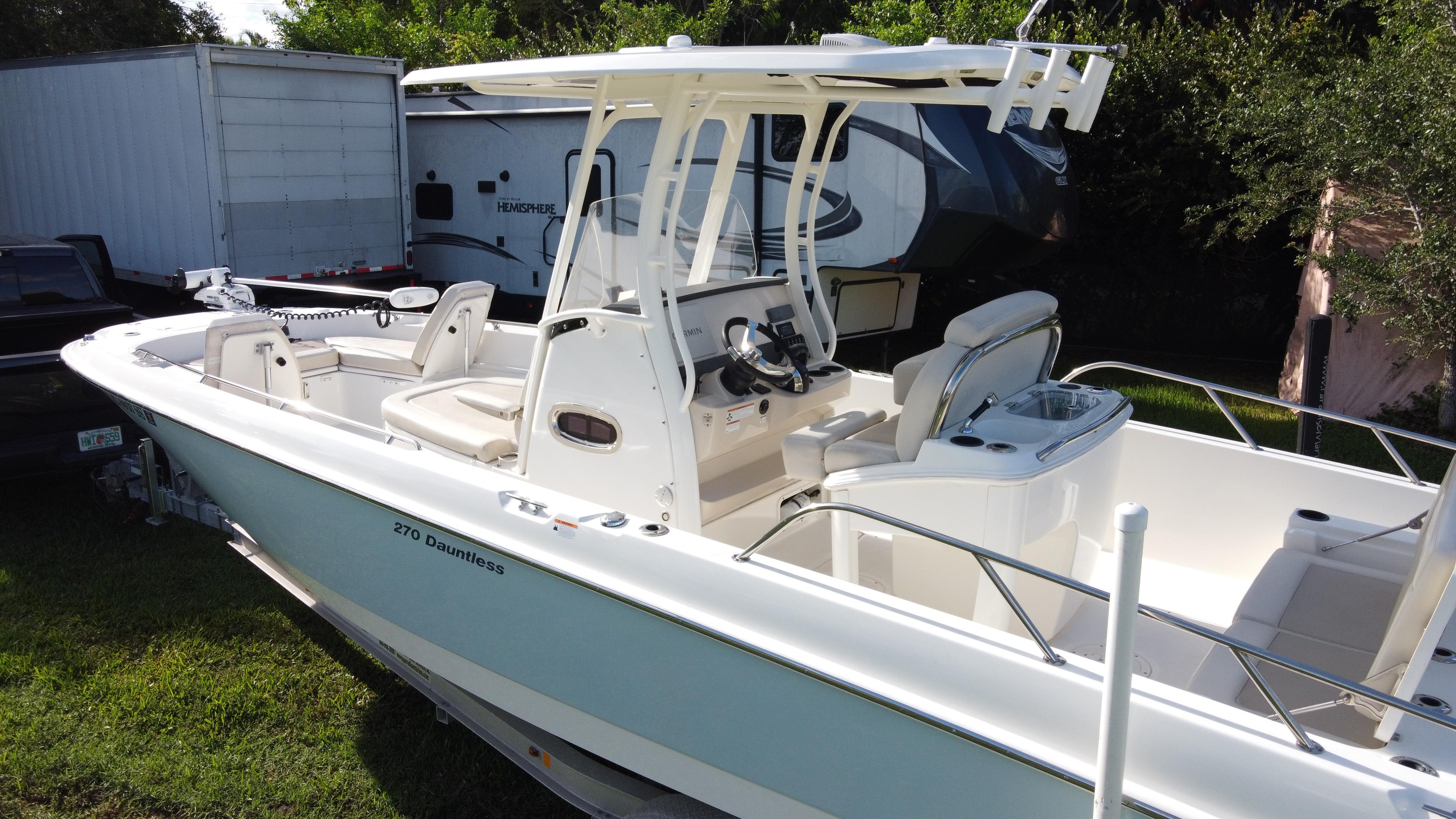 2020-boston-whaler-270-dauntless-power-9836013-20250611182209922-1_XLARGE