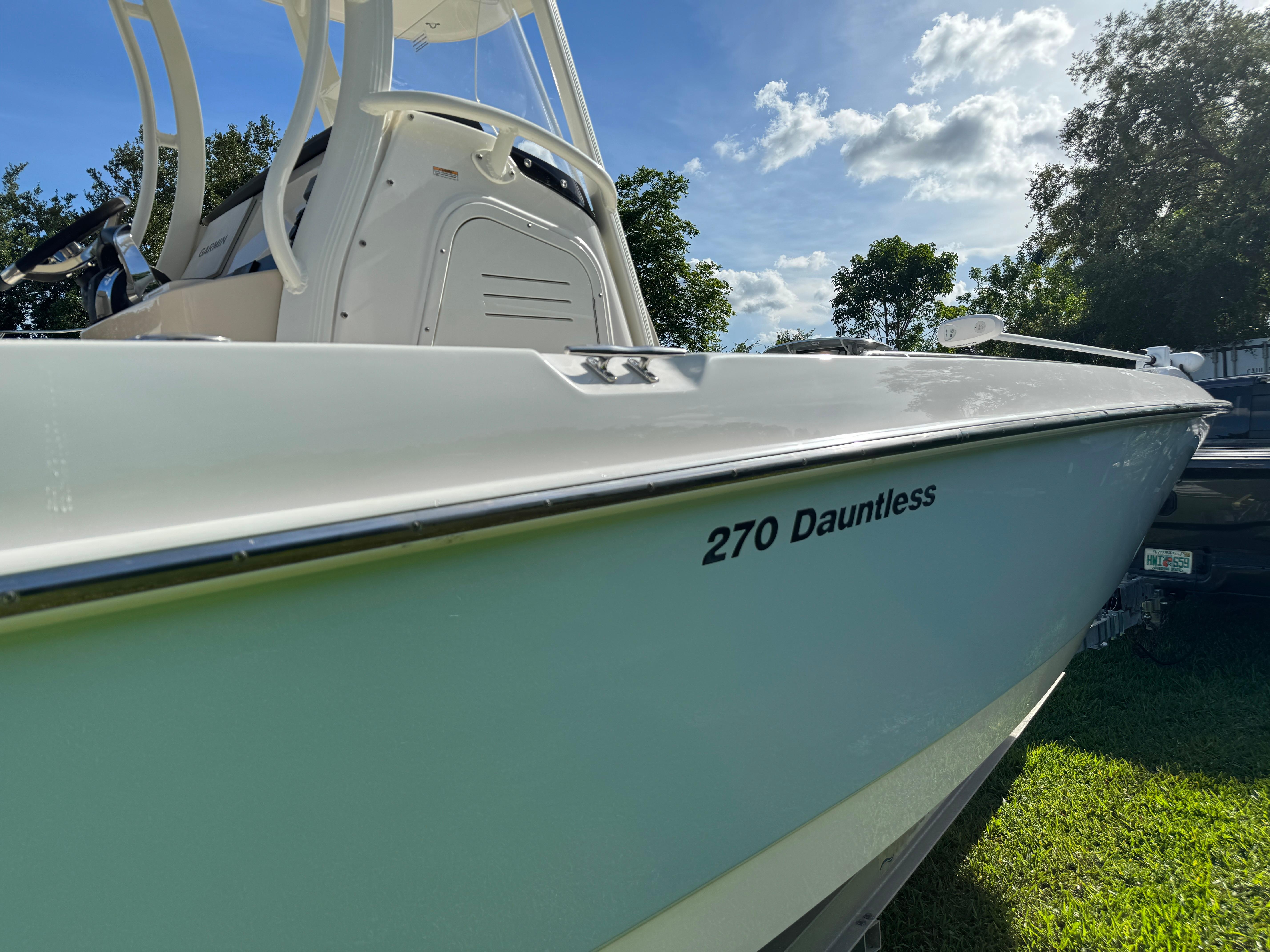 2020-boston-whaler-270-dauntless-power-9836013-20250611182237406-1_XLARGE