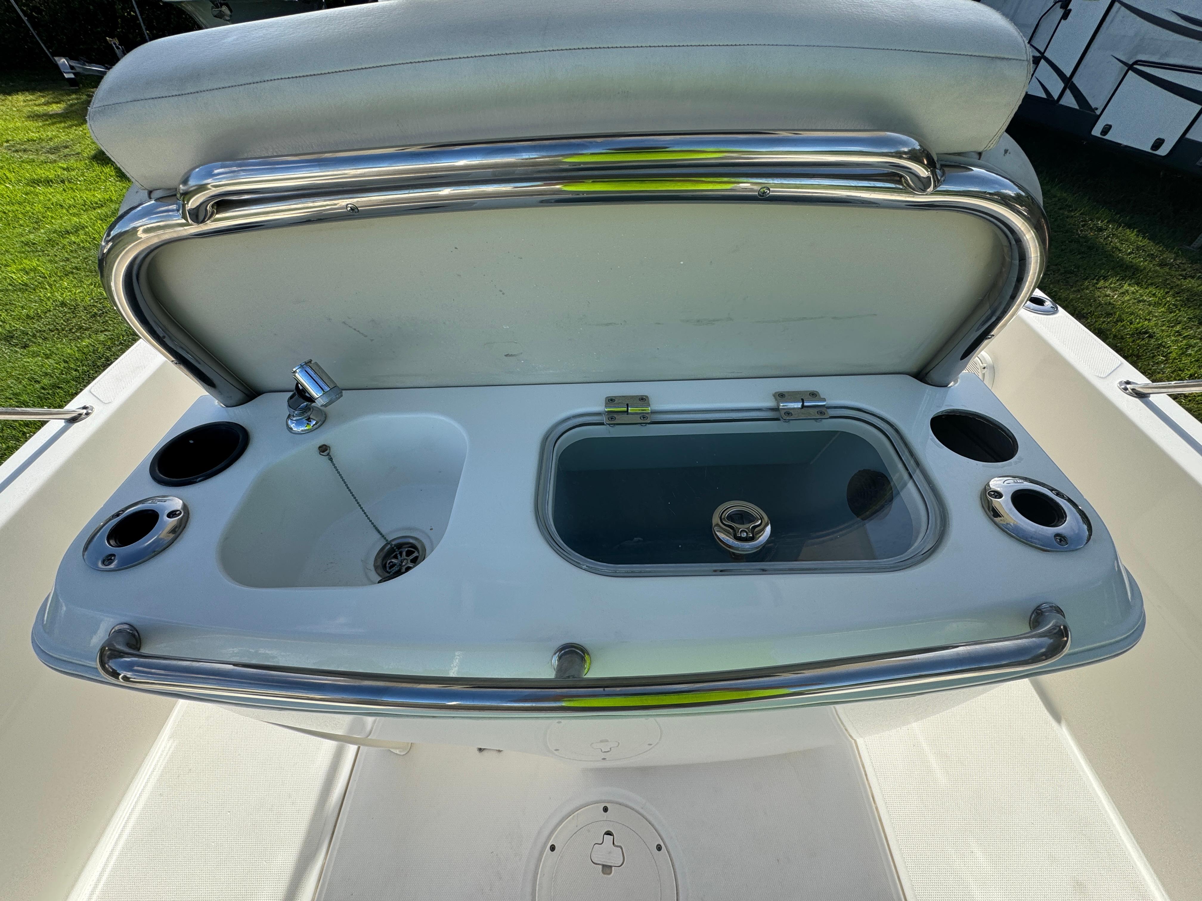 2020-boston-whaler-270-dauntless-power-9836013-20250611182301210-1_XLARGE