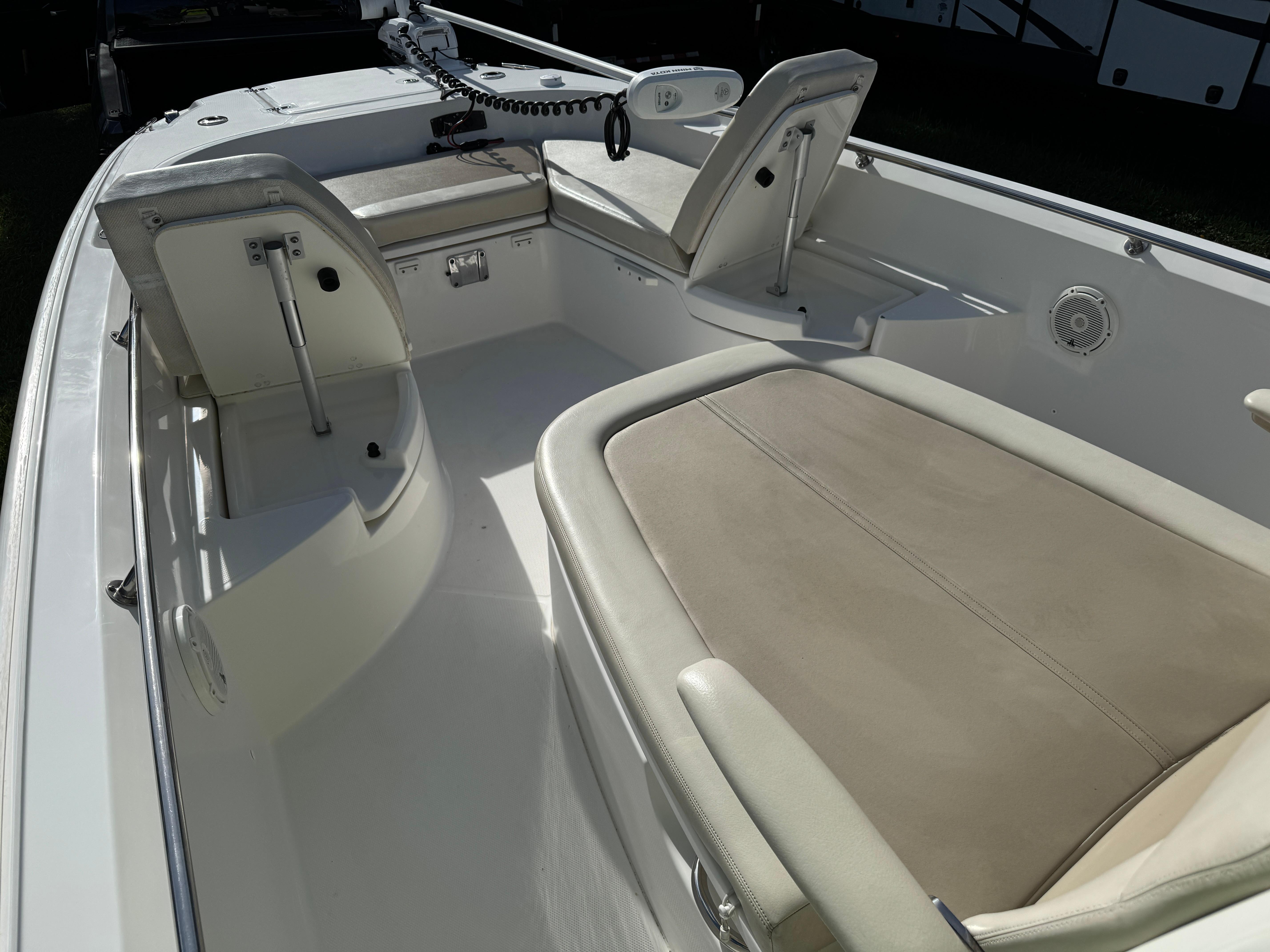 2020-boston-whaler-270-dauntless-power-9836013-20250611182316480-1_XLARGE