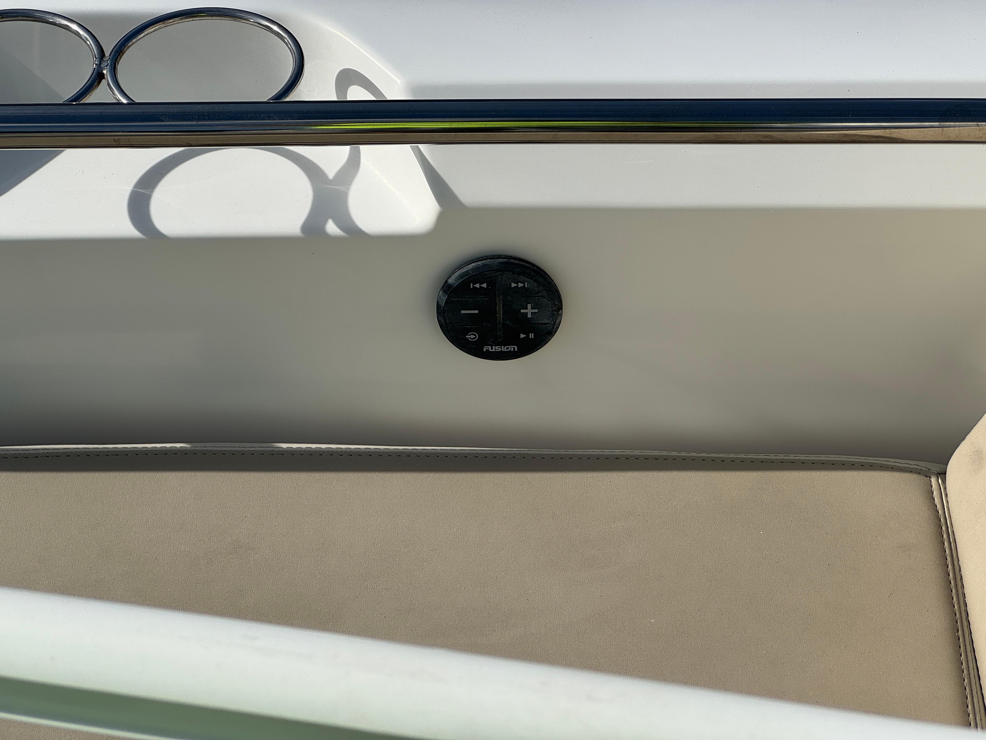 2020-boston-whaler-270-dauntless-power-9836013-20250611182324175-1_XLARGE